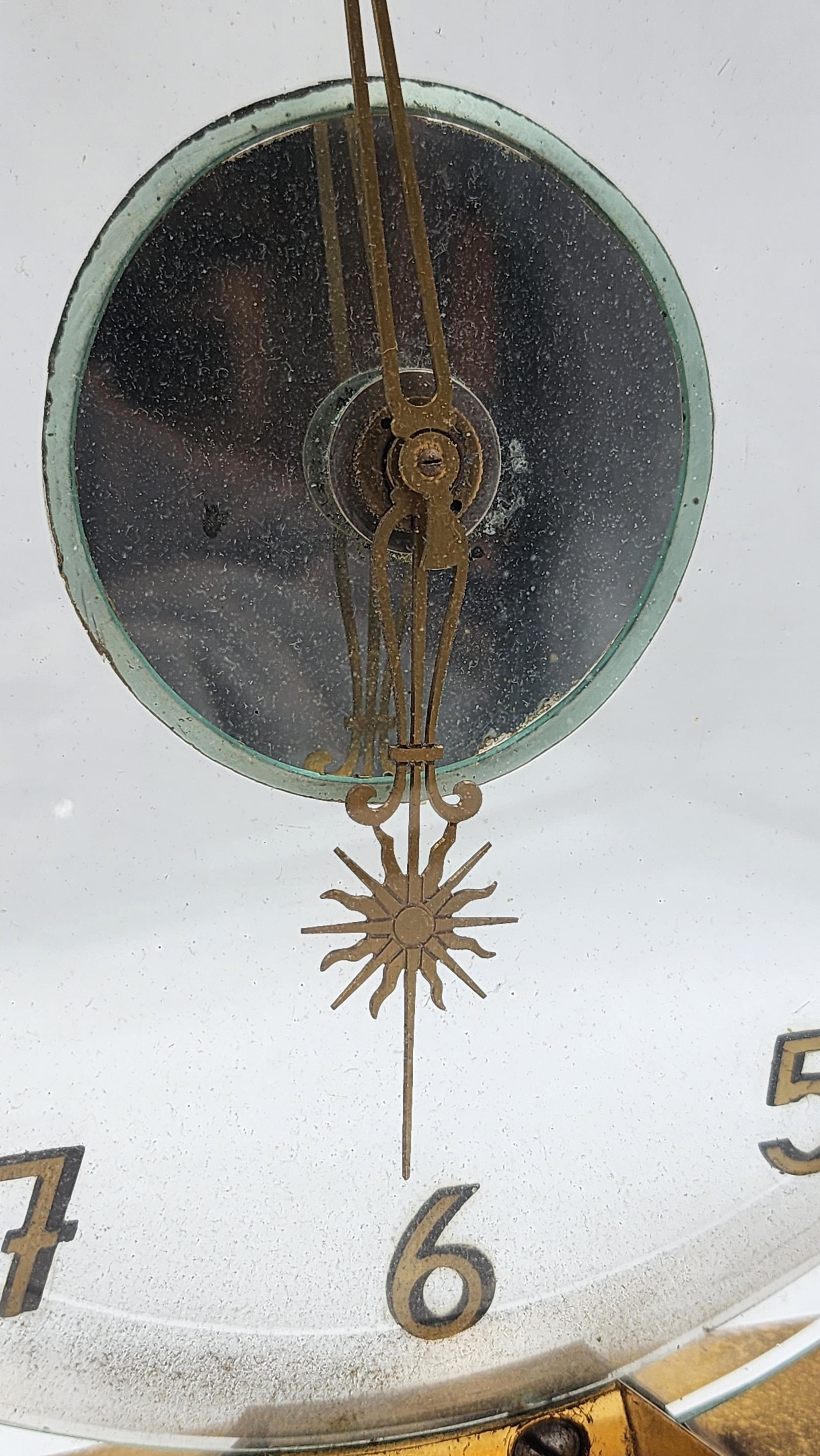 Swiss Art Deco table clock from the 1930s In Good Condition For Sale In Autonomous City Buenos Aires, CABA