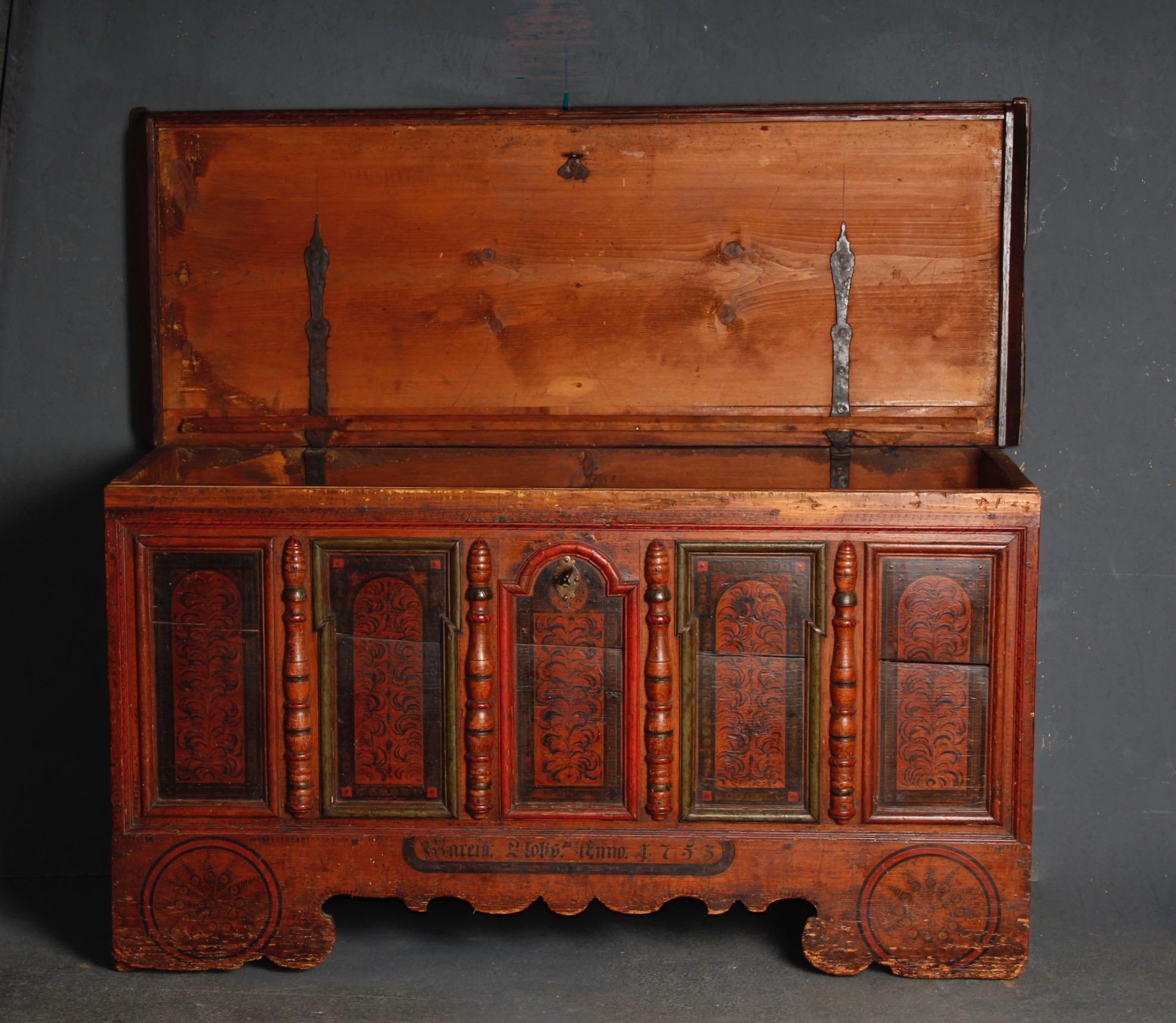 Mid-18th Century Swiss bern alp painted trunk For Sale