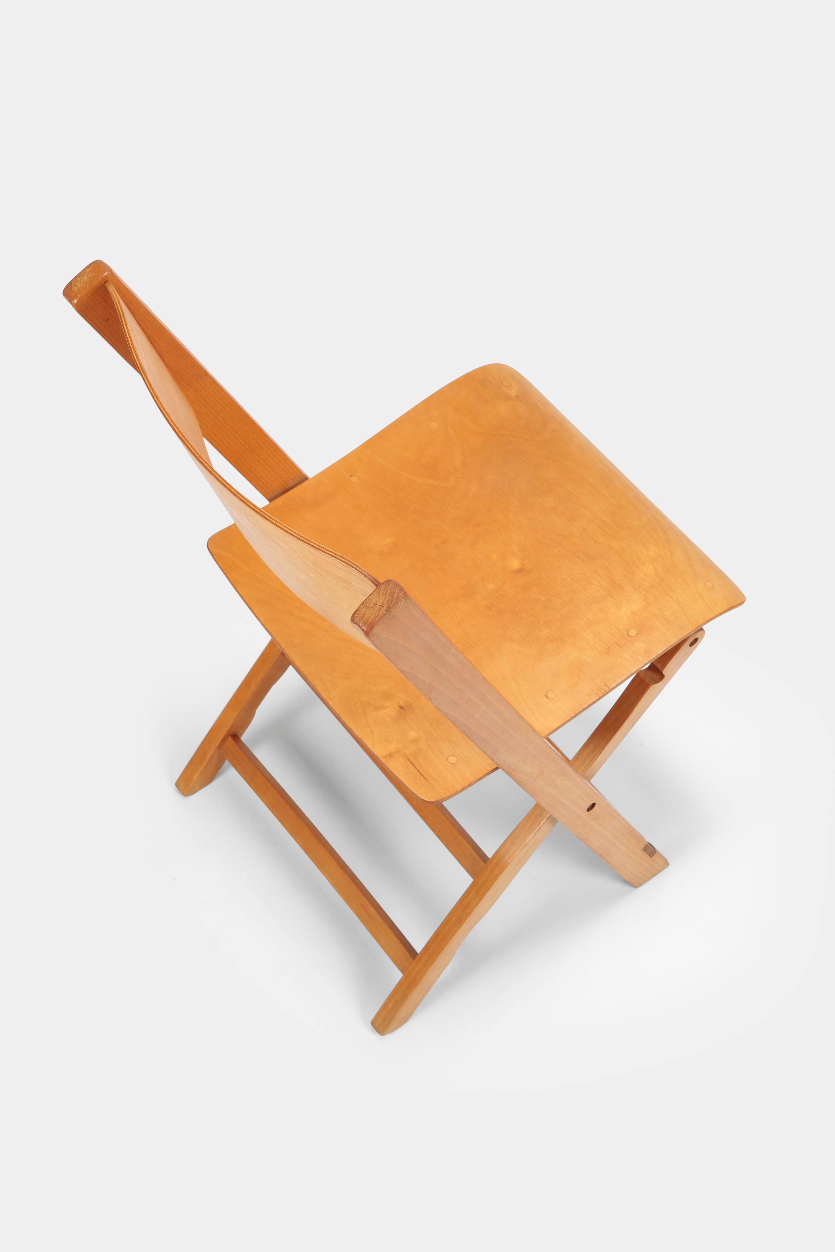 Mid-Century Modern Swiss Midcentury Modern Birchwood Folding Chair, Wohnbedarf 1940s, Light Brown For Sale