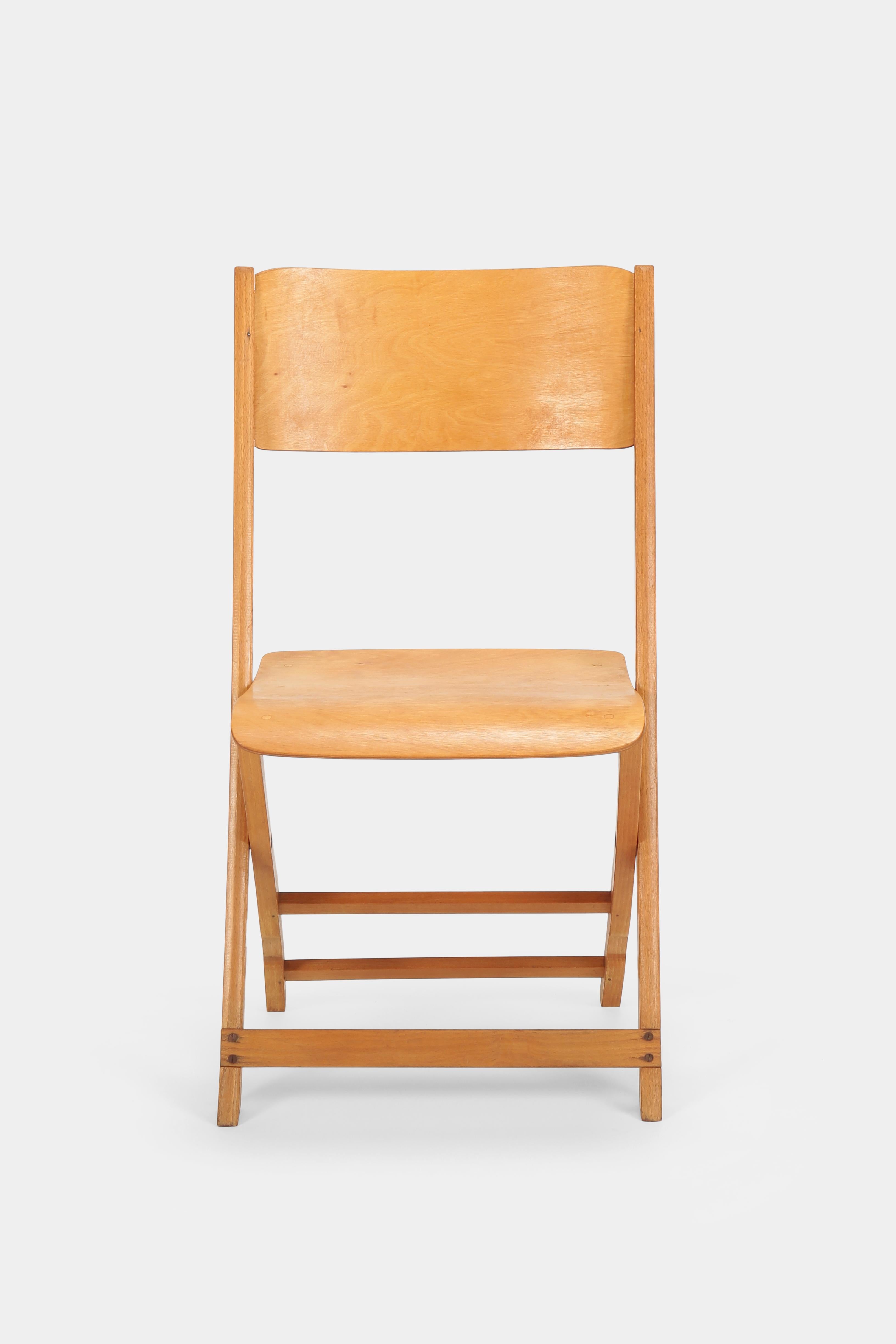 Swiss Midcentury Modern Birchwood Folding Chair, Wohnbedarf 1940s, Light Brown In Good Condition For Sale In Basel, CH