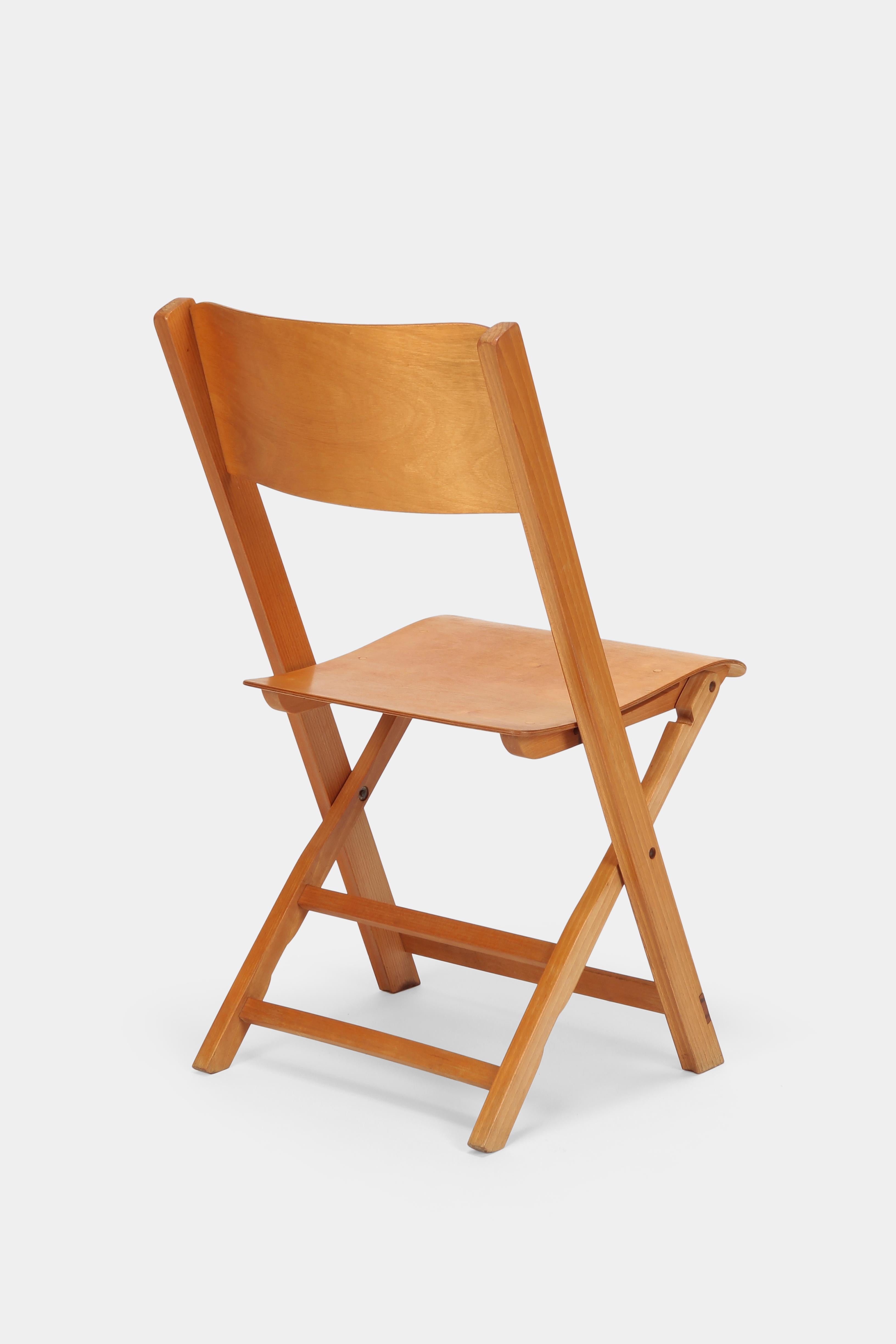Mid-20th Century Swiss Midcentury Modern Birchwood Folding Chair, Wohnbedarf 1940s, Light Brown For Sale