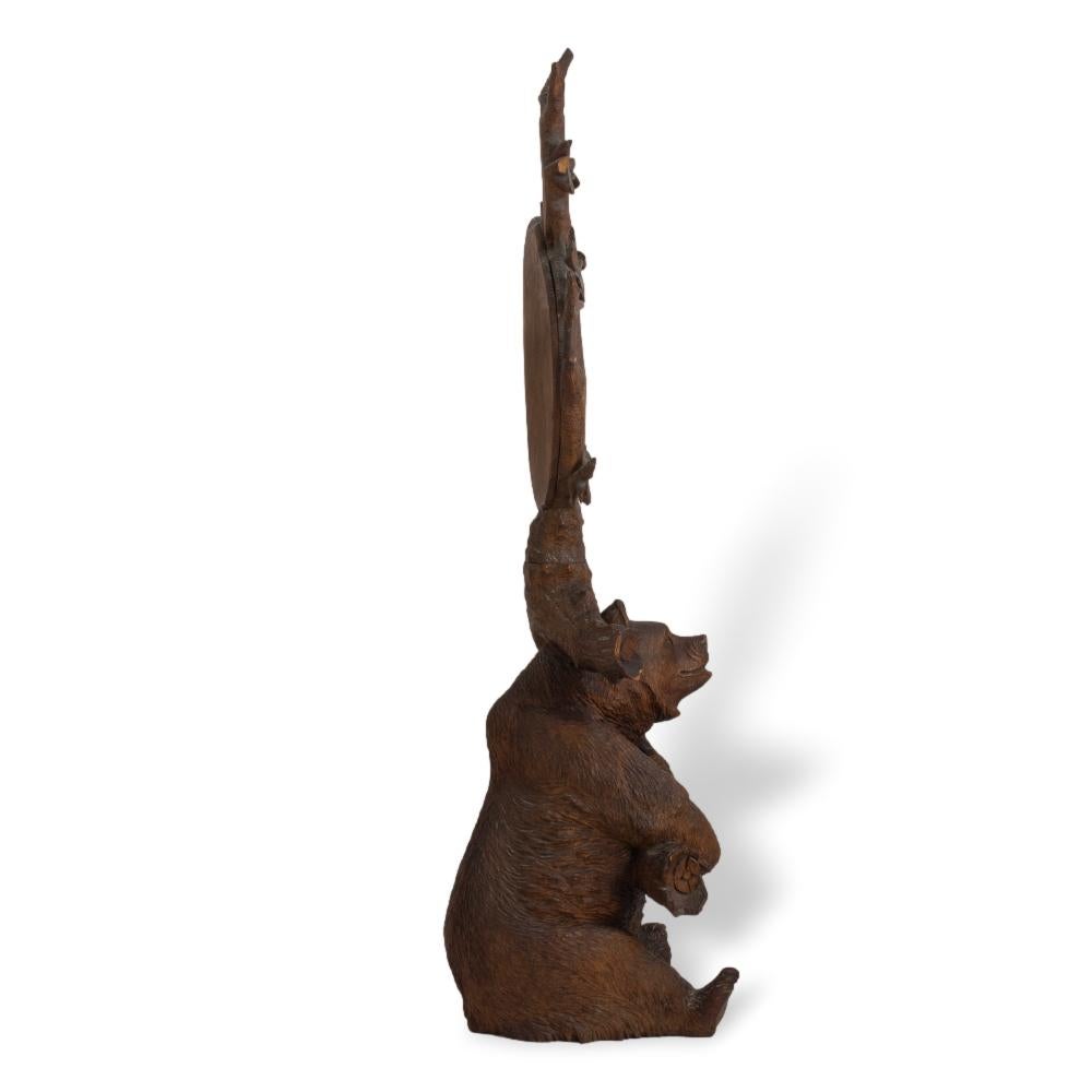 Suisse Miroir de table sculpté à la main par un ours de Black Forest suisse en vente
