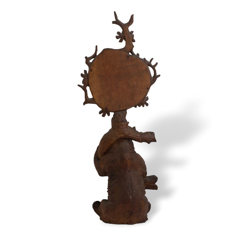 Sculpté à la main Miroir de table sculpté à la main par un ours de Black Forest suisse en vente