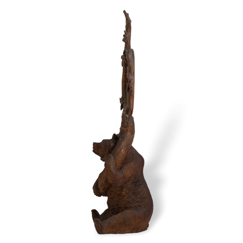 Miroir de table sculpté à la main par un ours de Black Forest suisse Bon état - En vente à Newark, England