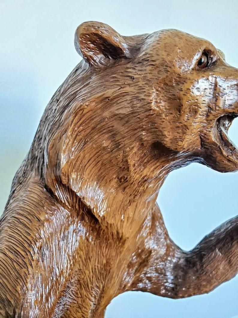 Statue d'ours de la Forêt Noire suisse sculptée et laquée Bon état - En vente à Forney, TX