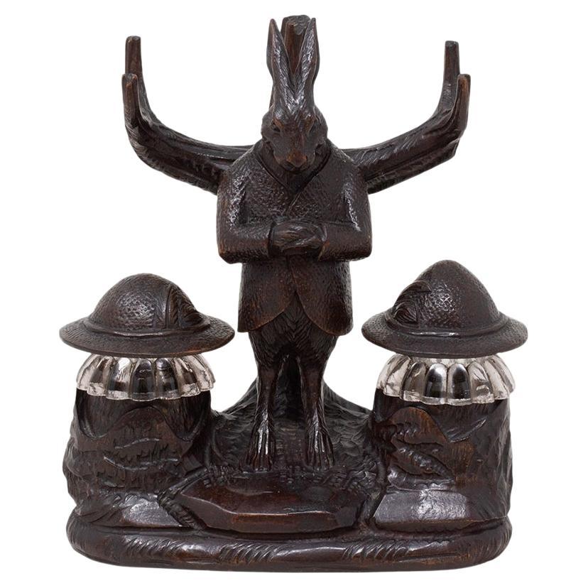 Encrier et plumier en forme de lapin sculpté suisse Black Forest