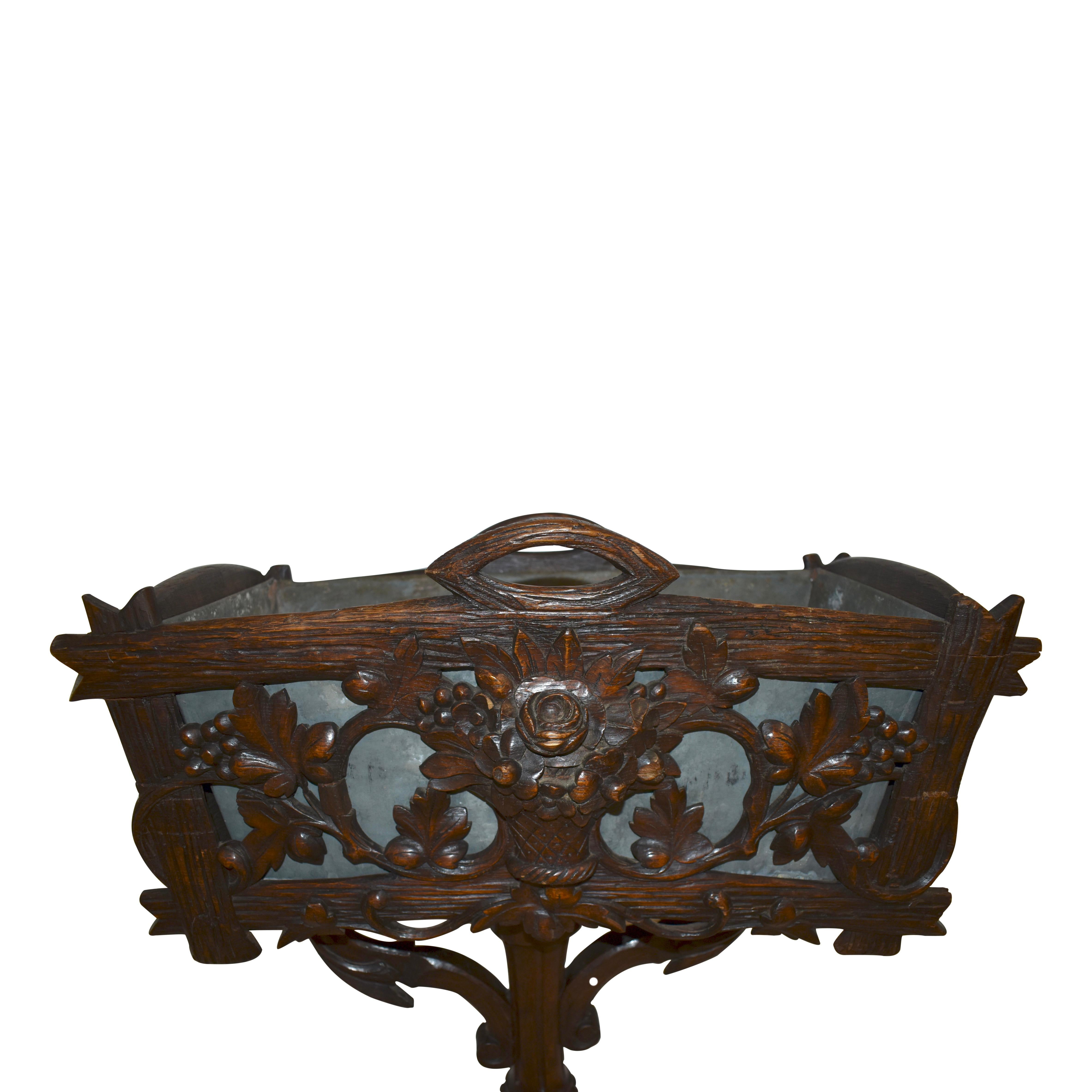 Swiss Black Forest Carved Wooden Planter Box/Jardinière, circa 1880 For Sale 1