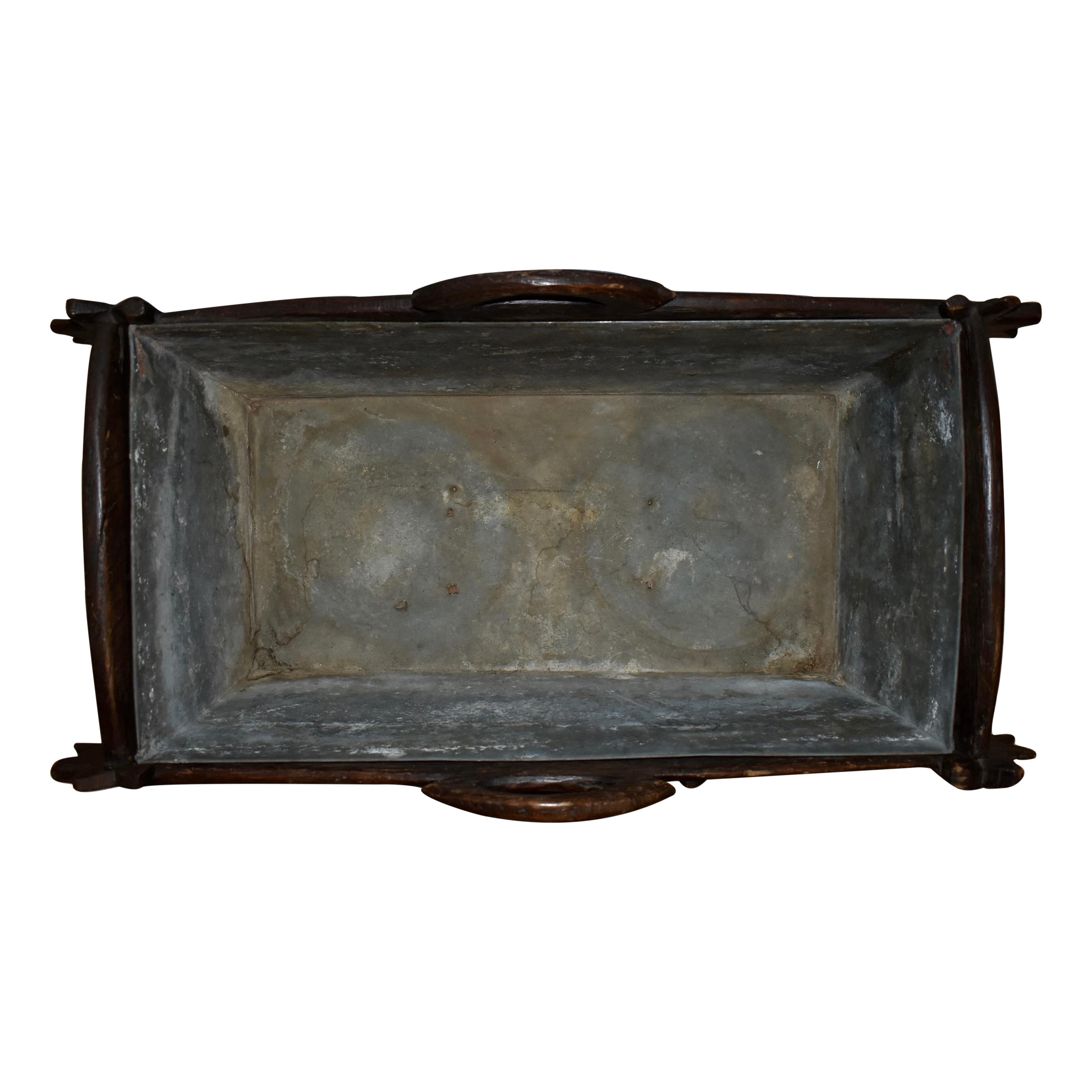 Boîte à jardinière/Jardinière en bois sculpté de la Forêt Noire suisse, vers 1880 en vente 1