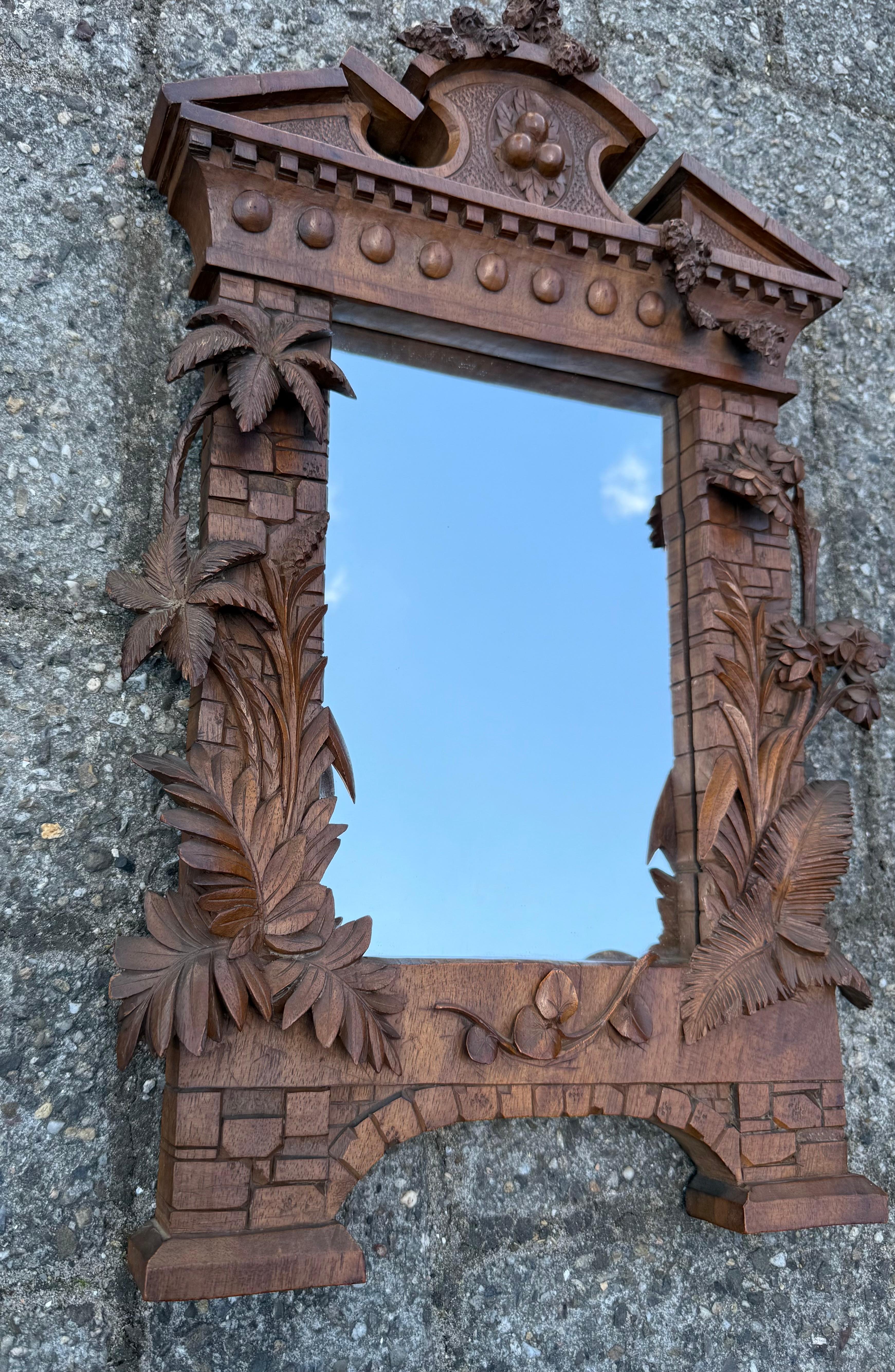 Miroir Grand Tour Suisse Black Forest Cadre de ruine de temple en bois de noyer sculpté à la main 19ème siècle en vente 9