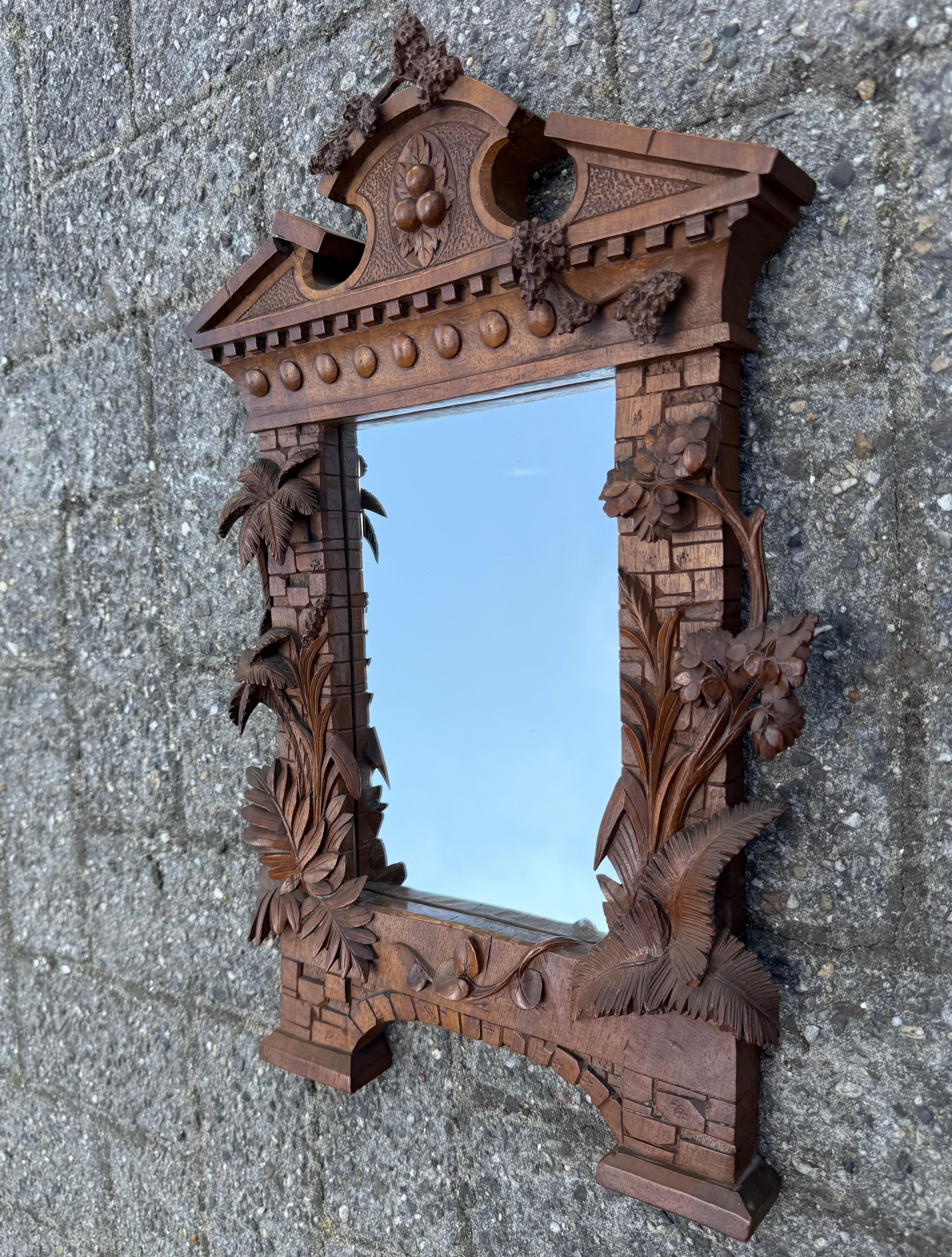 Miroir Grand Tour Suisse Black Forest Cadre de ruine de temple en bois de noyer sculpté à la main 19ème siècle en vente 13