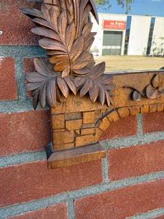 Miroir Grand Tour Suisse Black Forest Cadre de ruine de temple en bois de noyer sculpté à la main 19ème siècle