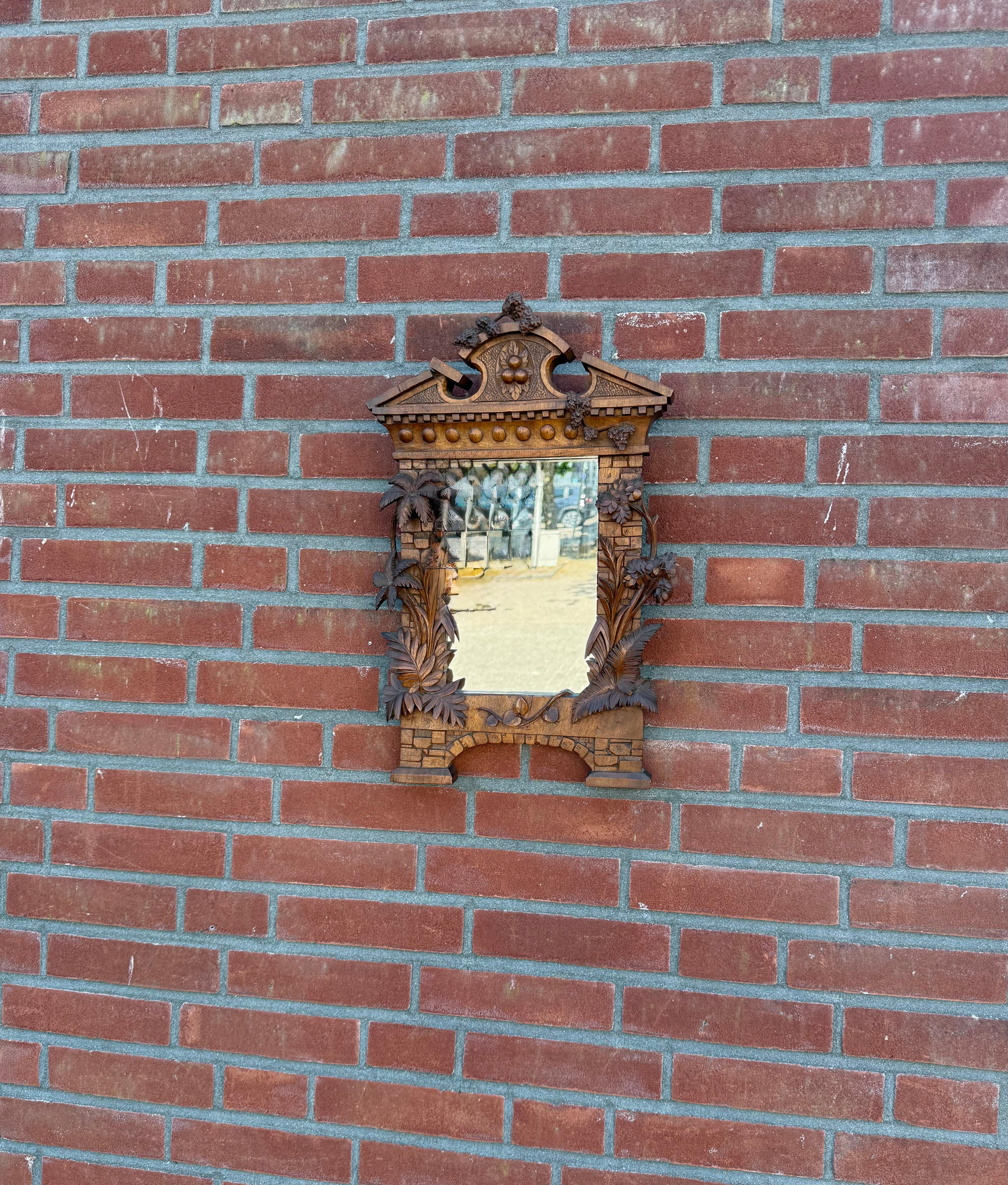 Miroir Grand Tour Suisse Black Forest Cadre de ruine de temple en bois de noyer sculpté à la main 19ème siècle en vente 3