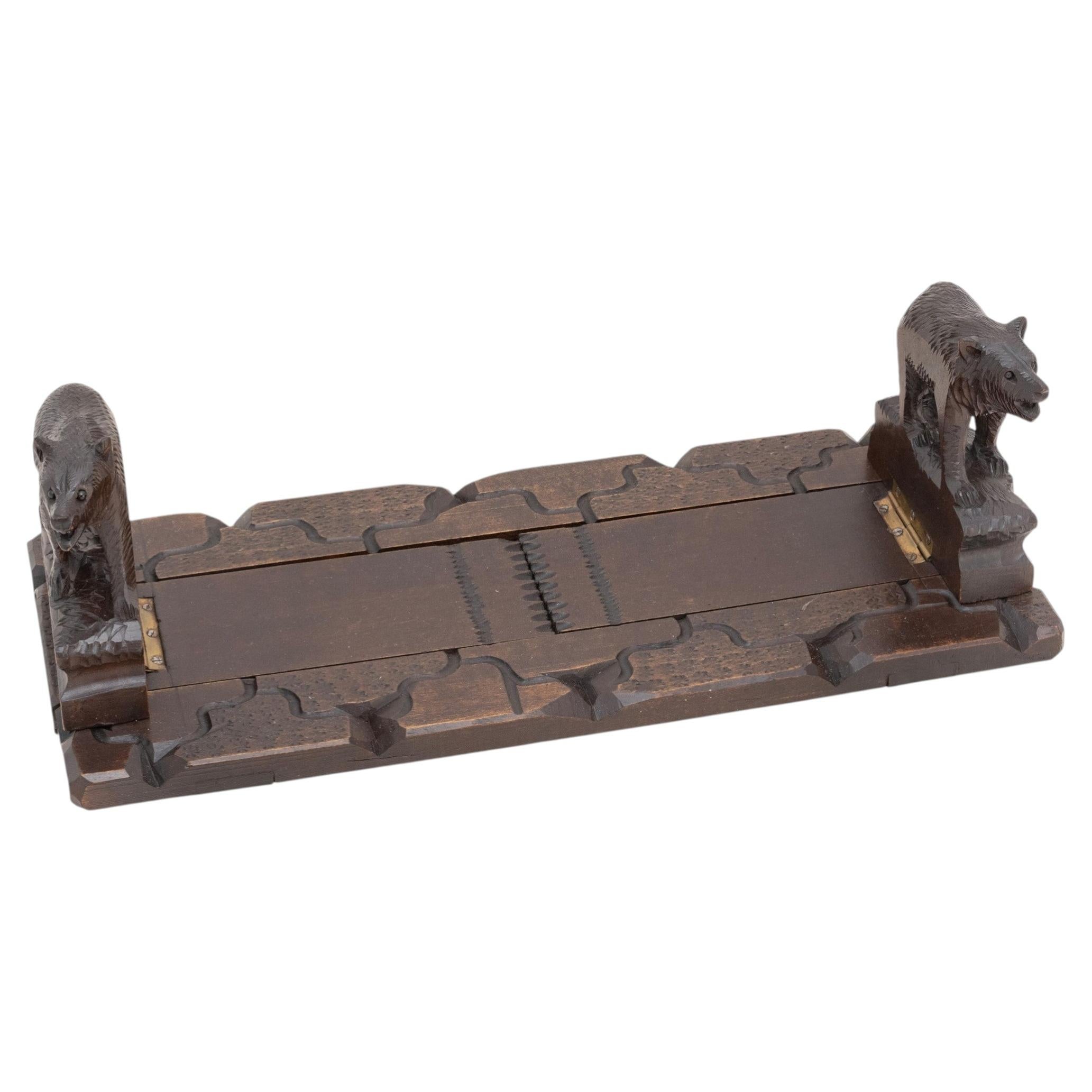 Sujetalibros deslizante con oso suizo tallado a mano Black Forest