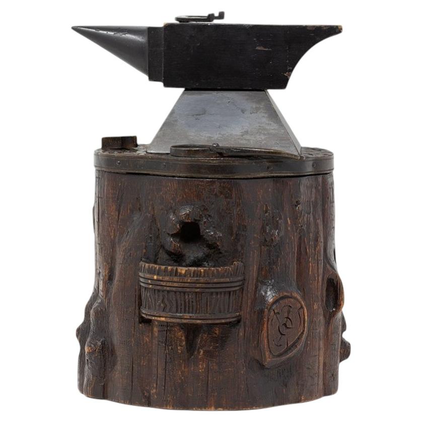 Pot à tabac Swiss Black Forest en forme d'enclume de forgeron en vente