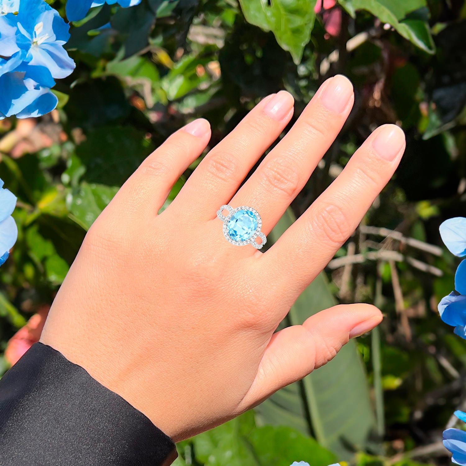 Contemporary Swiss Blue 5.2 Carat Topaz Ring White Topaz Setting For Sale