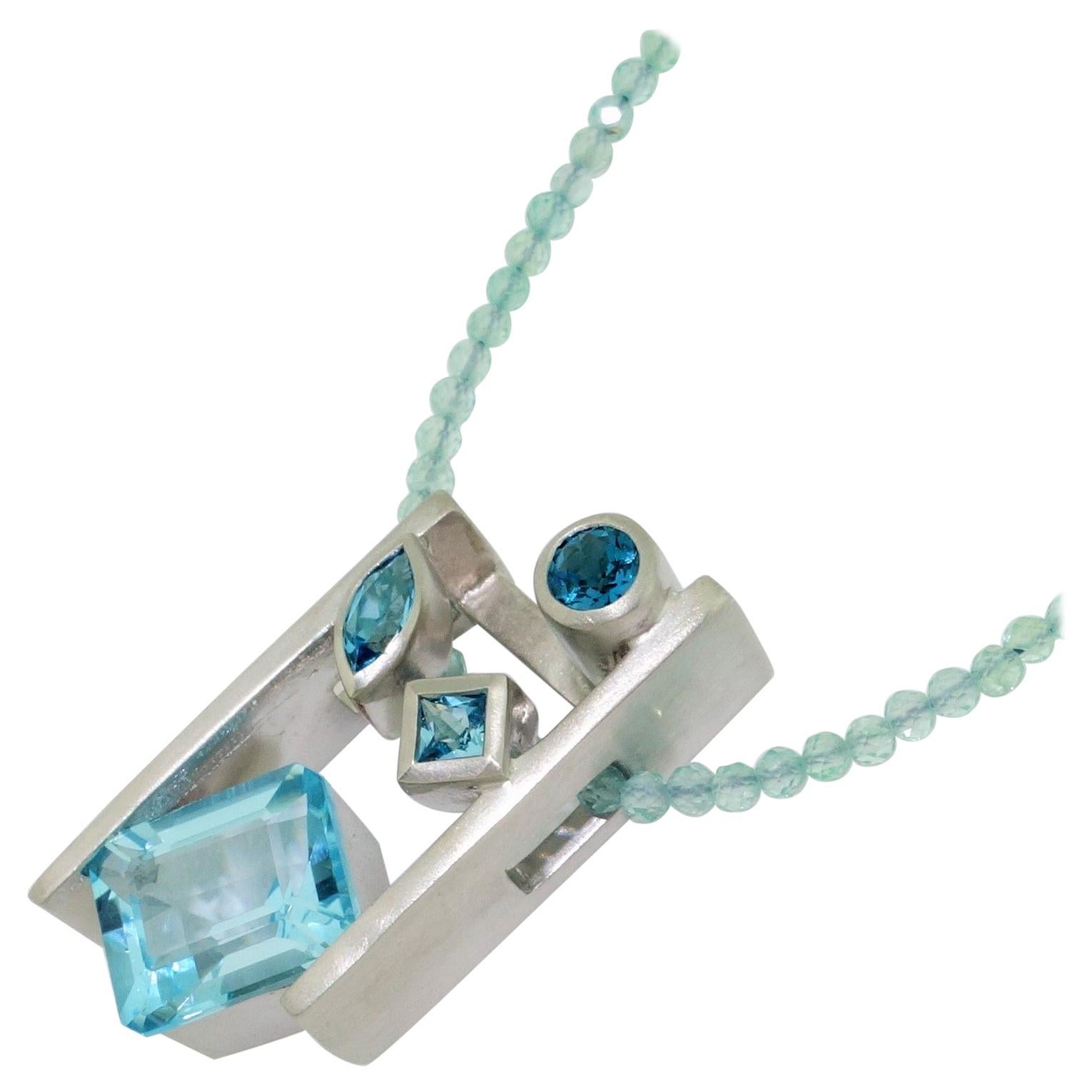 Collar de Topacio Azul Suizo y Apatita Azul de Londres Fine Estate Jewelry en venta