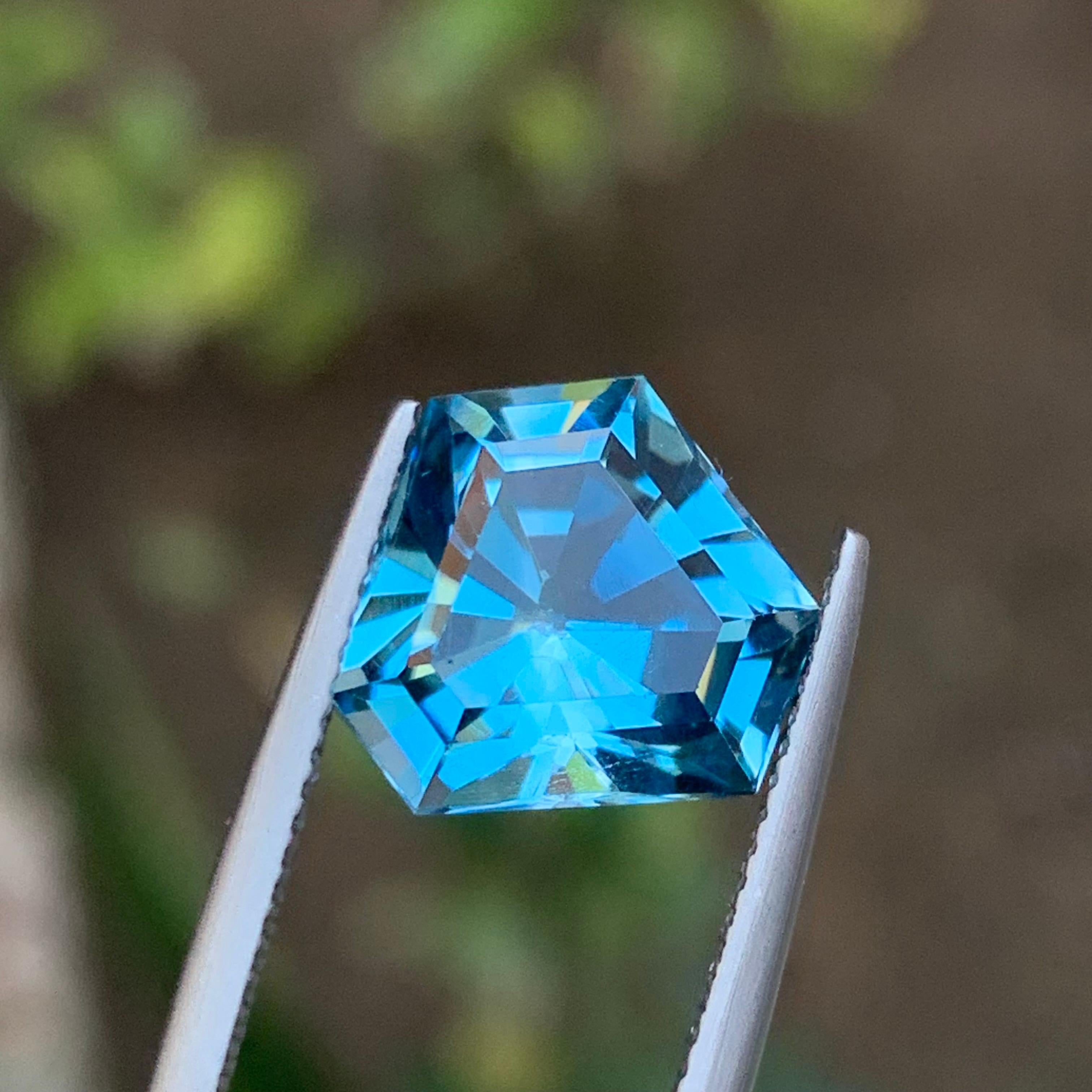 Anello di Topazio Blu Svizzero Naturale Gemma Sciolta 6,45 Carati Taglio Esagonale per Gioielli in vendita 4