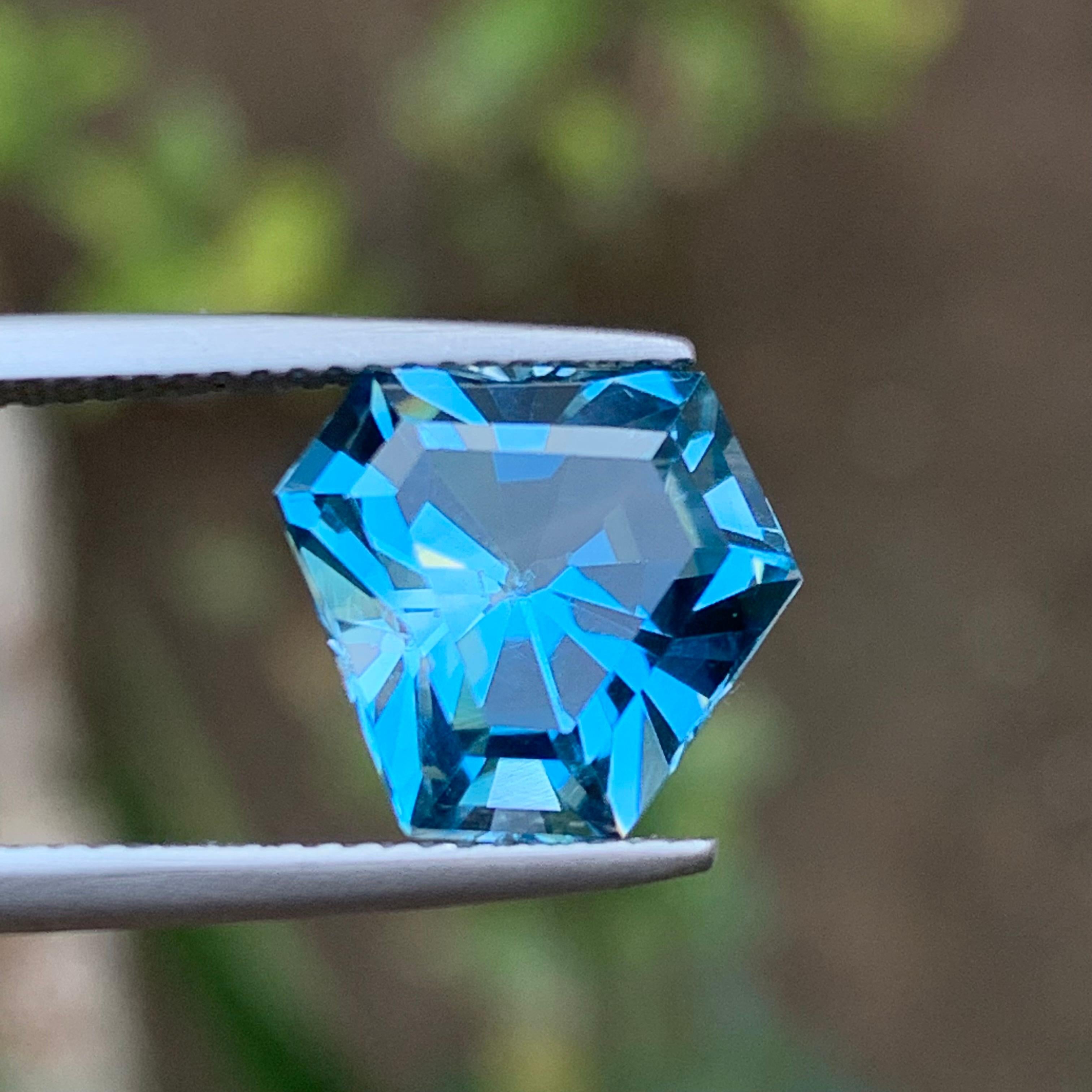 da uomo o donna Anello di Topazio Blu Svizzero Naturale Gemma Sciolta 6,45 Carati Taglio Esagonale per Gioielli in vendita