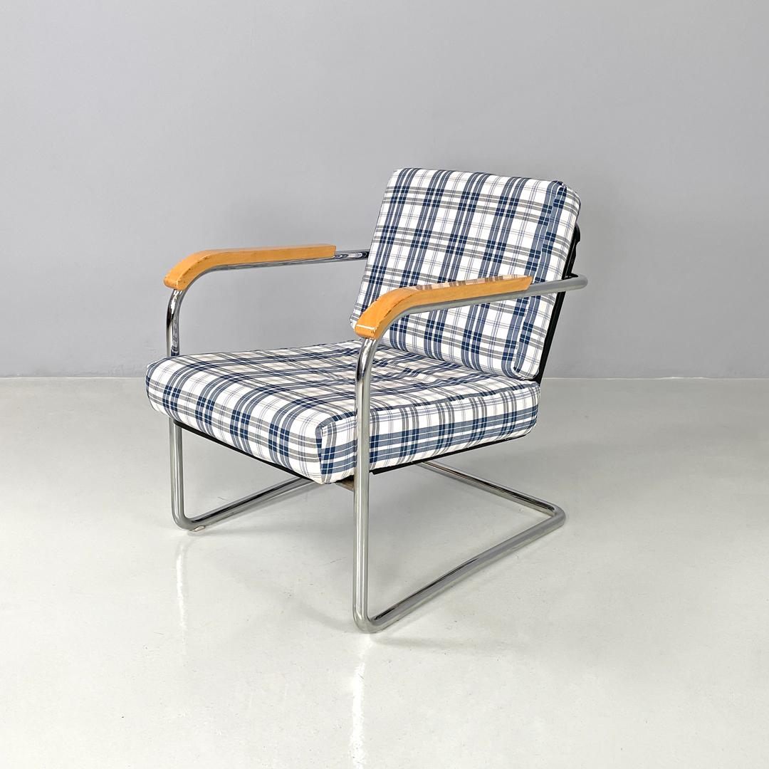 Swiss blue tartan and white armchair 1435 by Werner Max Moser for Embru, 2000s
Armchair mod. 1435 with a rectangular base. The seat and backrest are composed of two padded cushions covered in white background fabric with blue tartan decoration, the