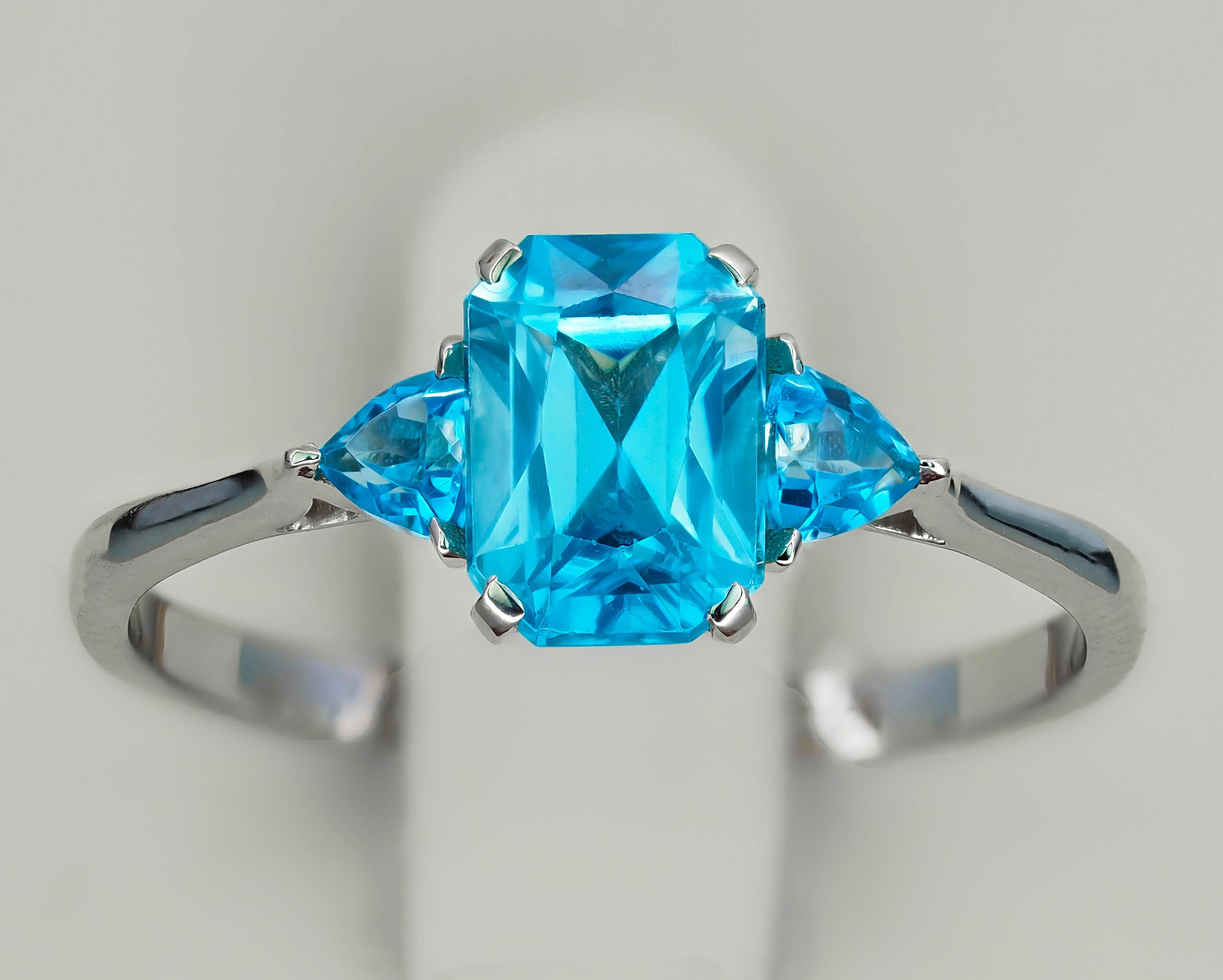 Women's Swiss Blue Topaz 14k Gold Ring.  For Sale