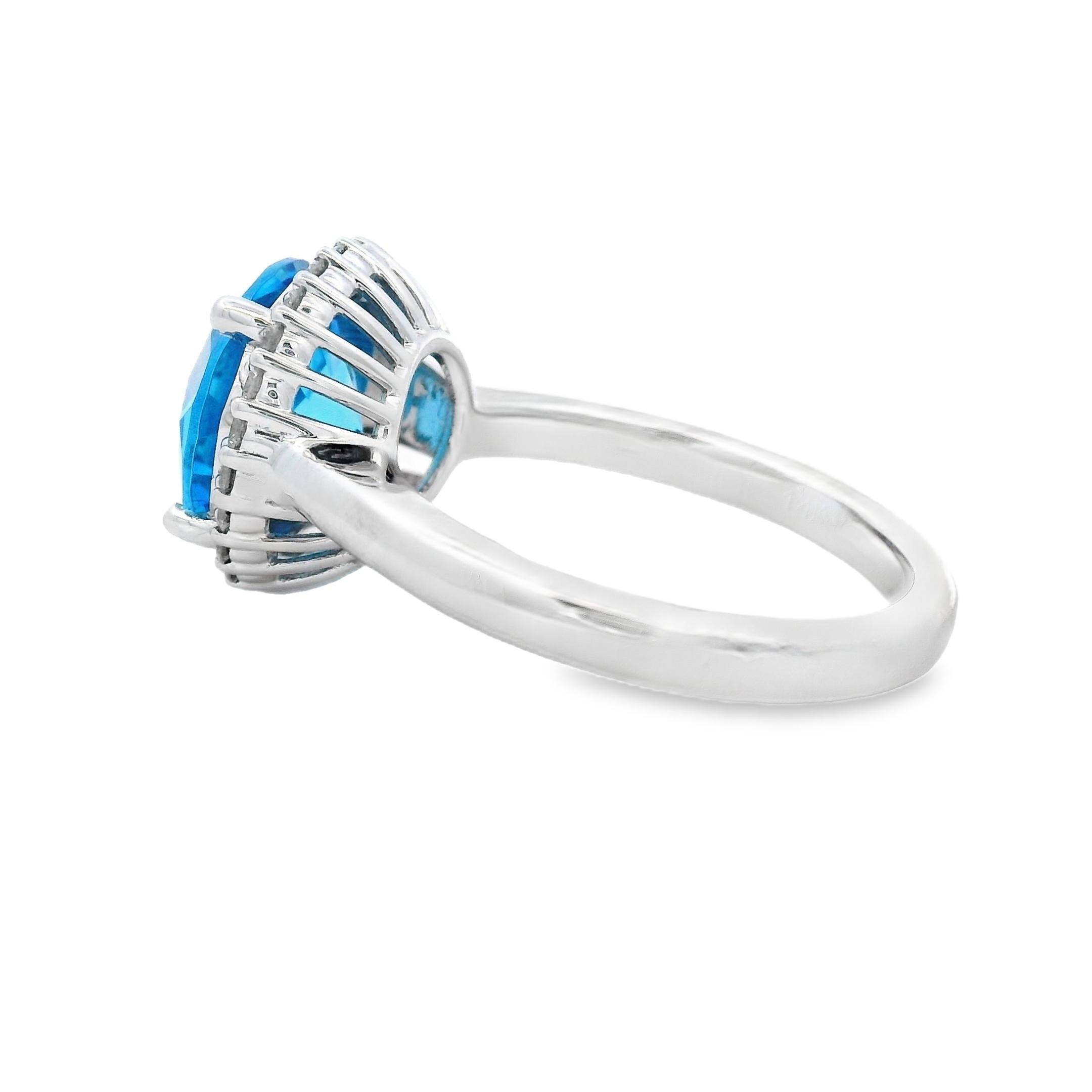 Bague halo en or blanc 14K avec topaze bleue et diamant 3.90ct Taille 7 Neuf - En vente à New York, NY