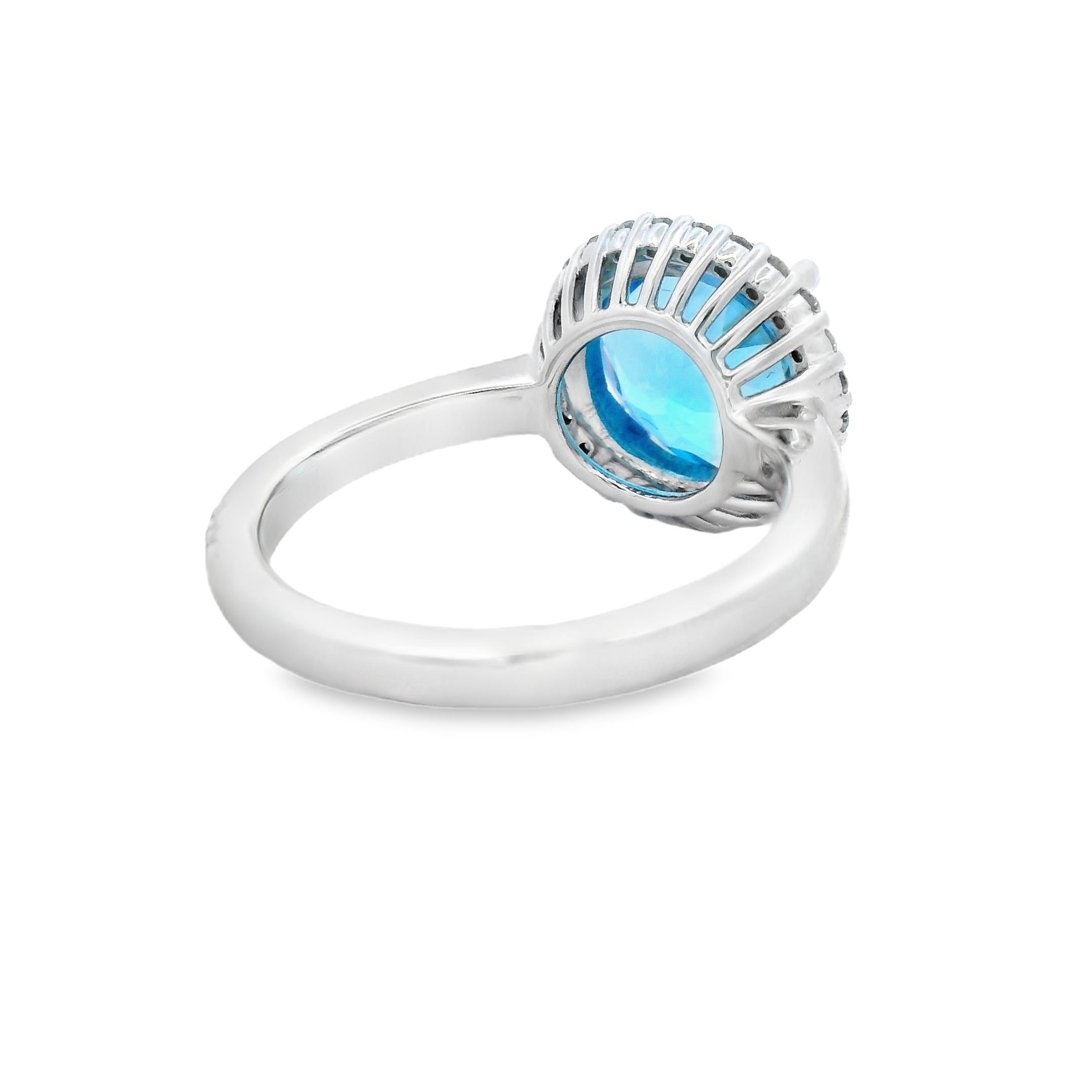 Bague halo en or blanc 14K avec topaze bleue et diamant 3.90ct Taille 7 en vente 1