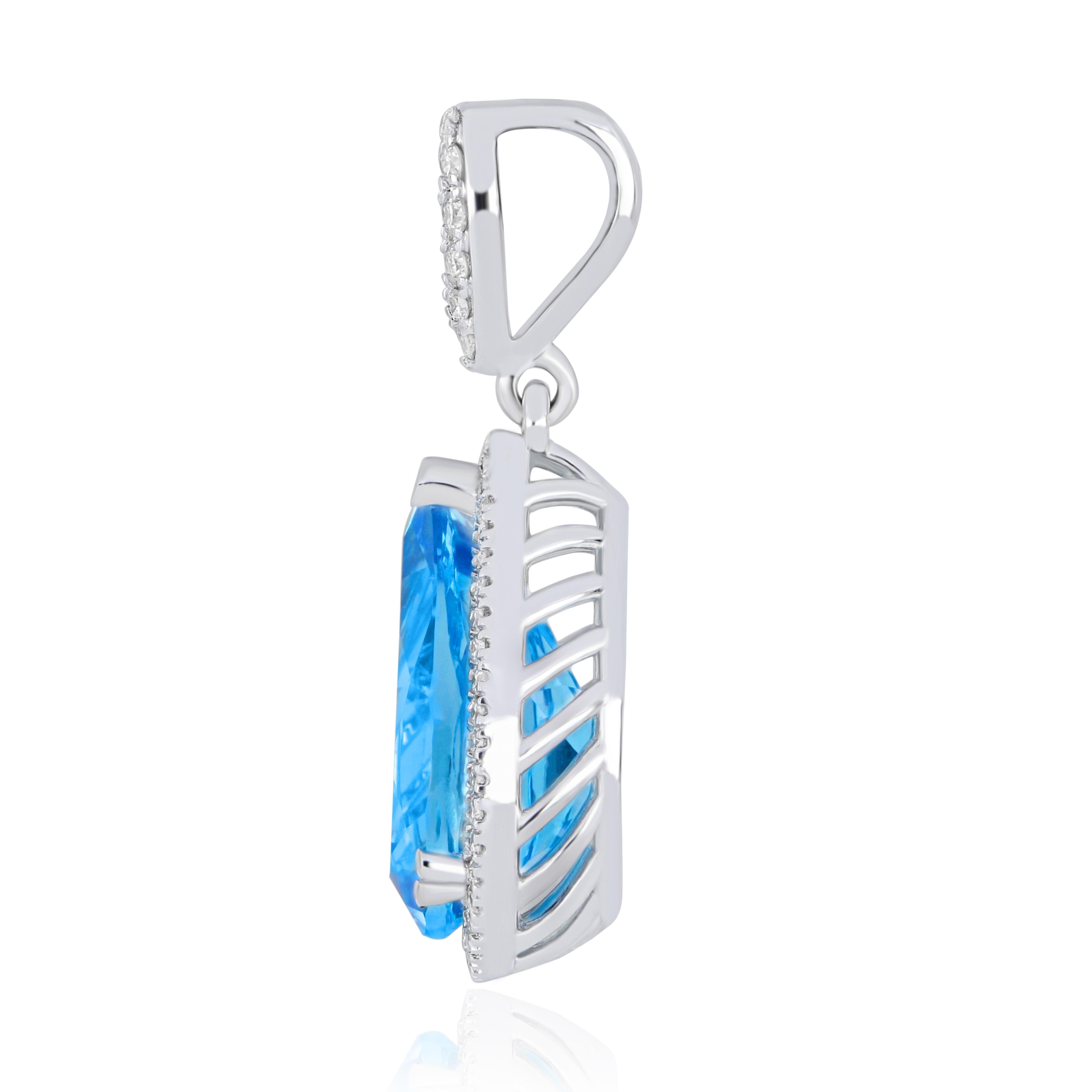 En vente :  Bague, boucles d'oreilles et pendentifs en or blanc 18 carats avec topaze bleue suisse et diamants 6