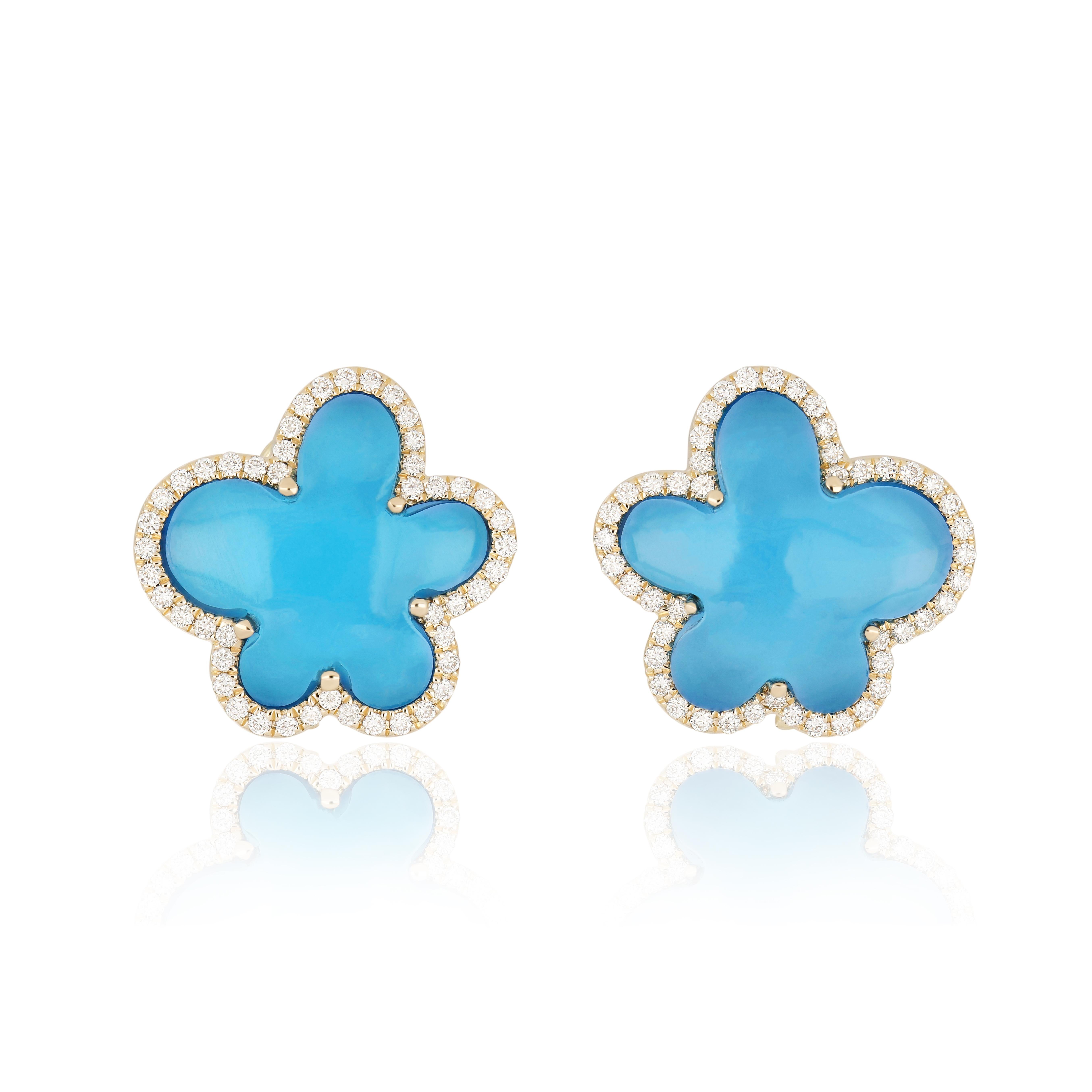 Laissez-vous séduire par l'opulence : Boucles d'oreilles cloutées en or jaune 14 carats, magnifiquement réalisées, ornées d'un brillant  13.35 CT's (approx.) Cab Swiss Blue Topaz en fantaisie, complété par des diamants micro-pavés d'un poids
