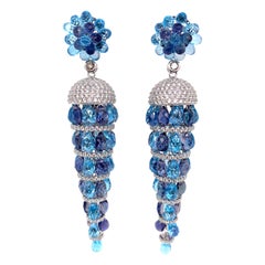 Sunita Nahata, boucles d'oreilles en or blanc 18 carats, topaze bleue et iolite