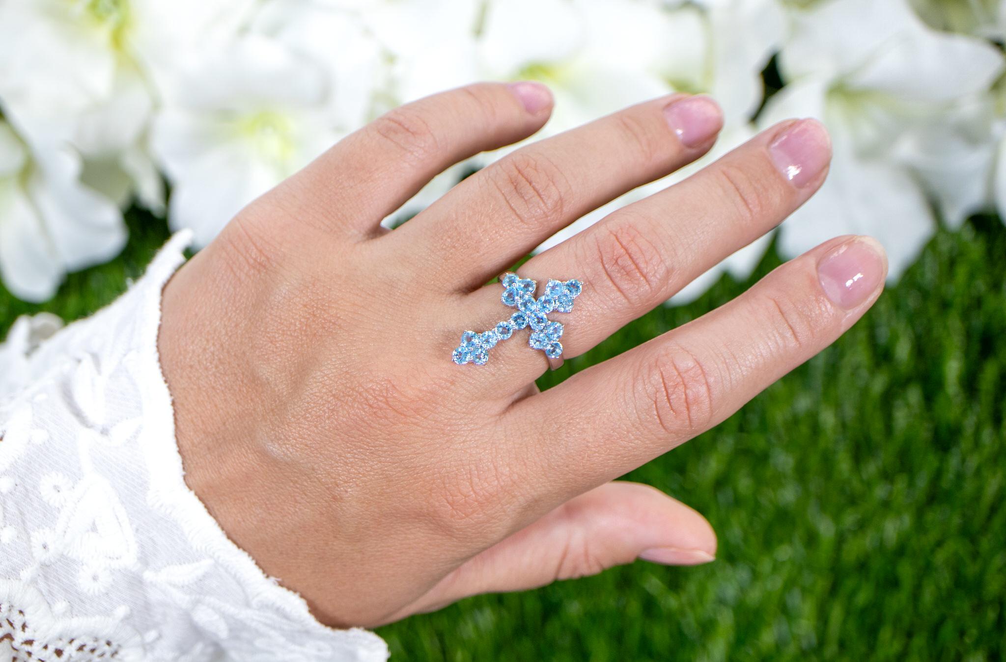 It comes with the Gemological Appraisal by GIA GG/AJP
All Gemstones are Natural
18 Swiss Blue Topazes = 2.18 Carats
Metal: Rhodium Plated Sterling Silver
Ring Size: 7* US
*It can be resized complimentary