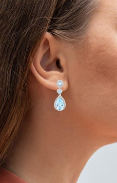 Schweizer blauer Topas-Ohrhänger mit weißem Topas 9,46 Karat