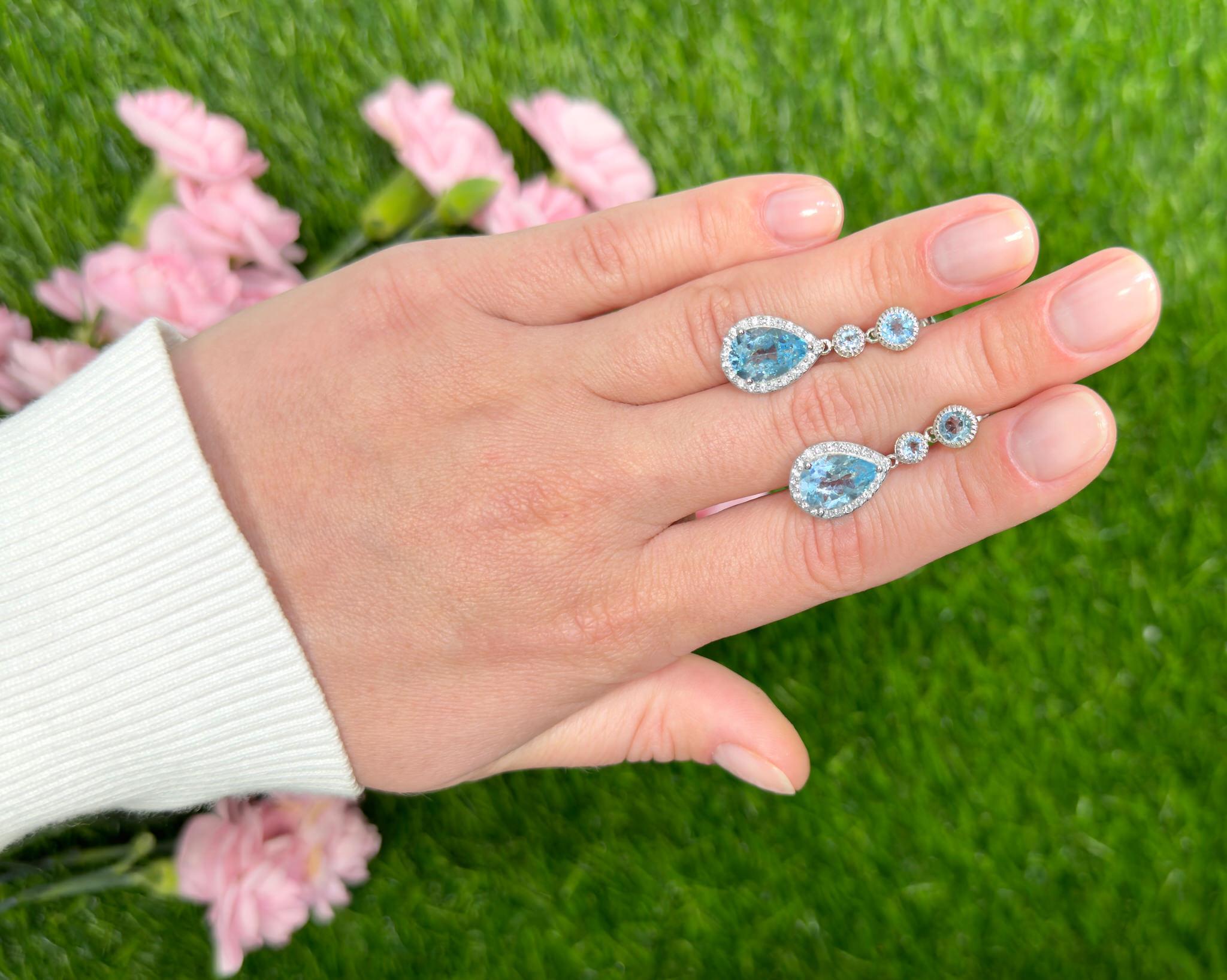 Orecchini pendenti con topazio blu svizzero e topazio bianco 9,46 carati In condizioni ottime in vendita a Aliso Viejo, CA