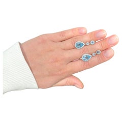 Orecchini pendenti con topazio blu svizzero e topazio bianco 9,46 carati