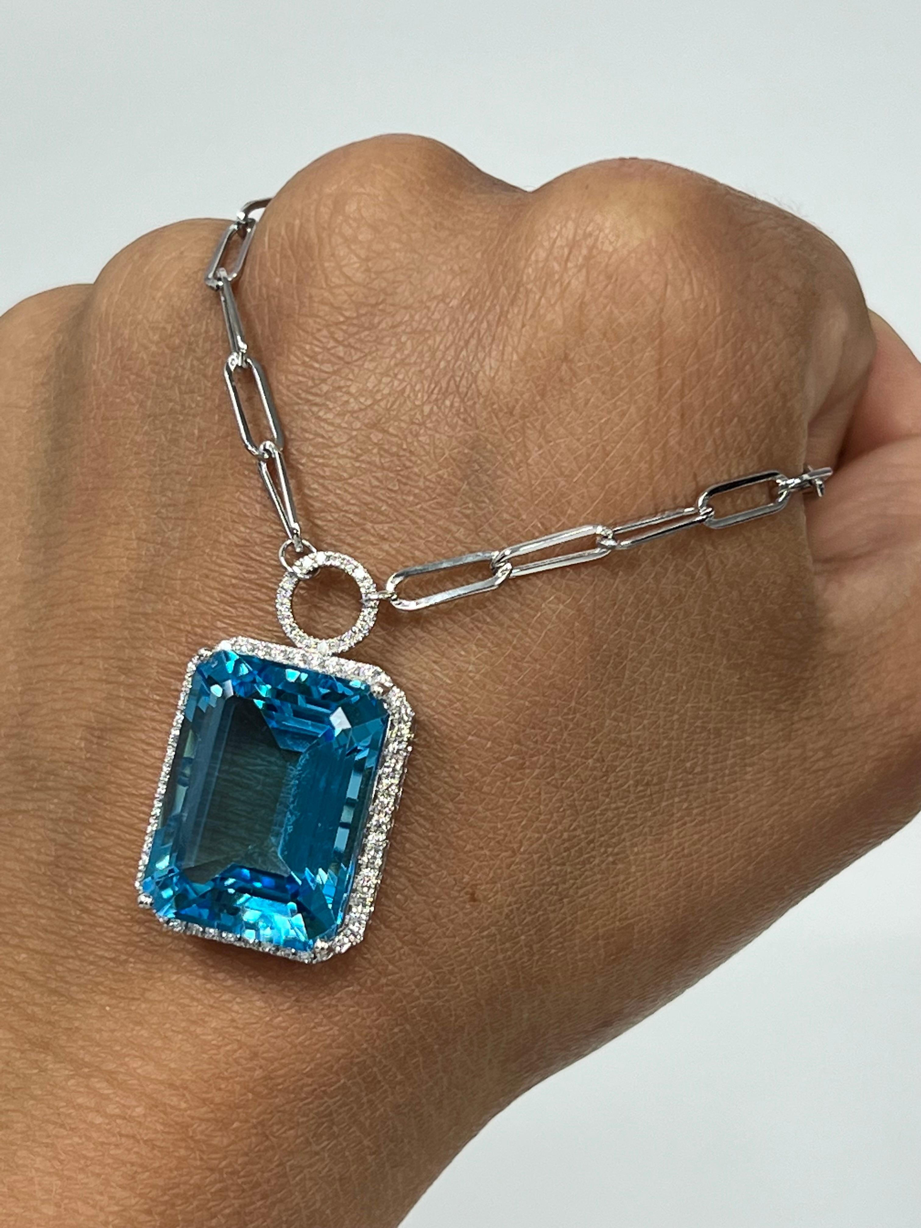 Moderne Collier de diamants et topaze bleue suisse en vente
