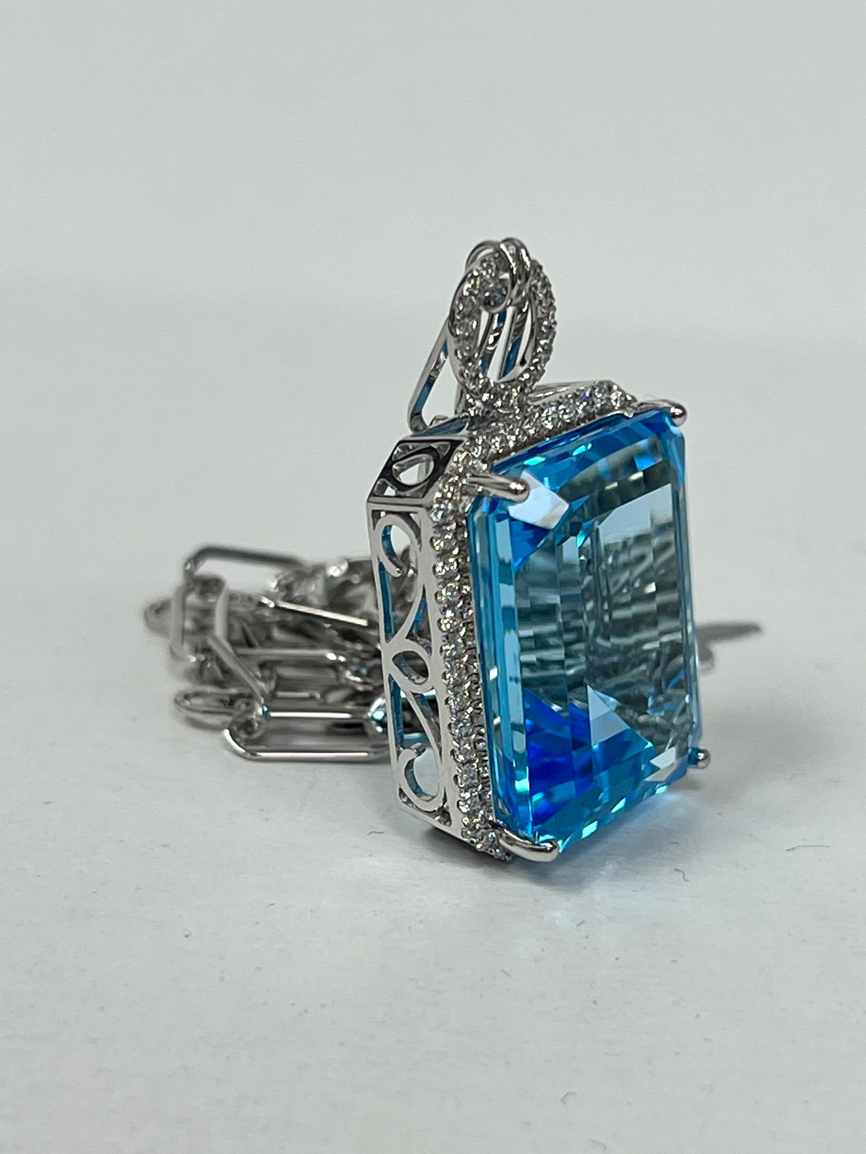 Collier de diamants et topaze bleue suisse Neuf - En vente à Great Neck, NY