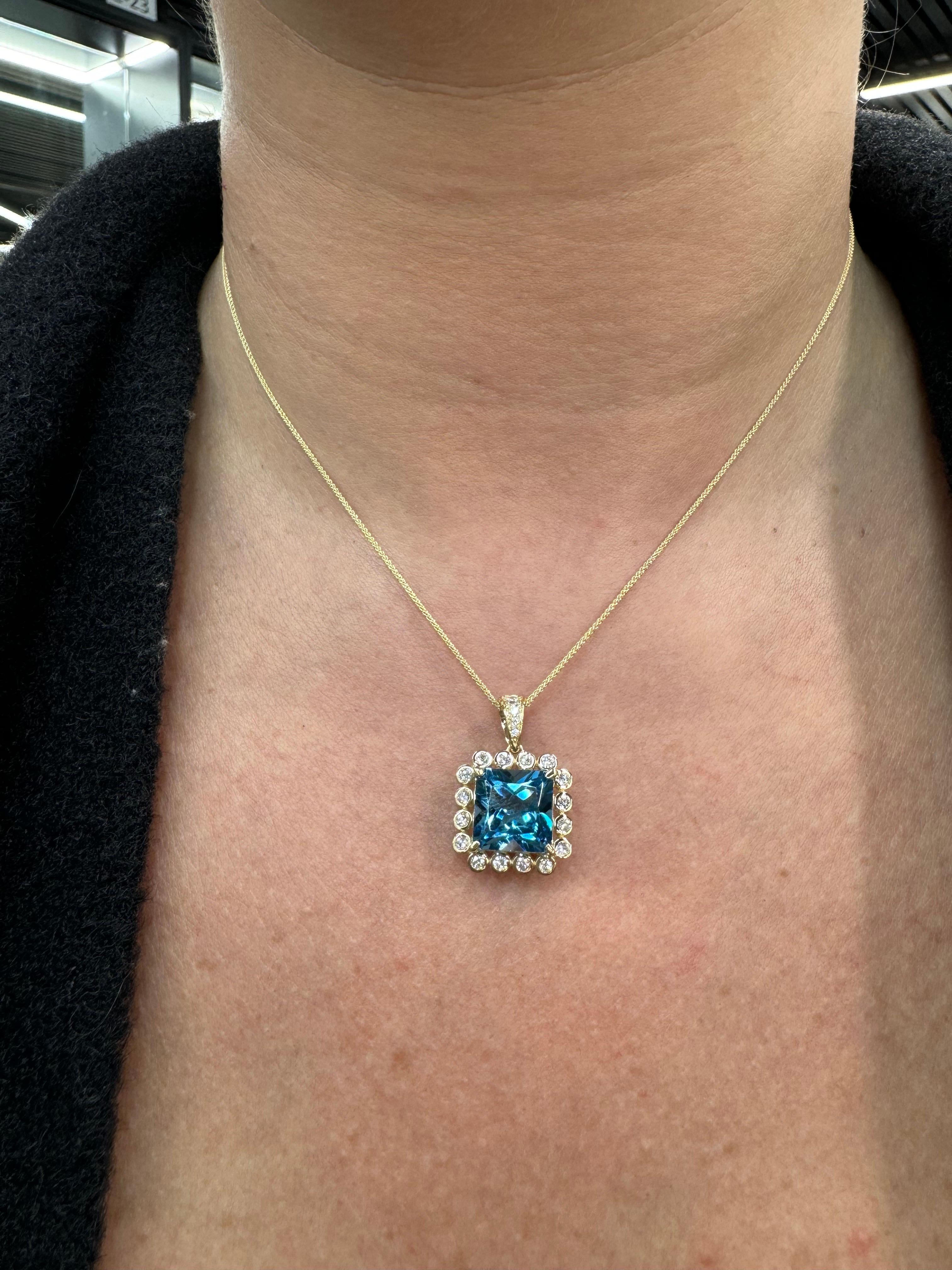 Swiss Blue Topaz Diamond Pendant 6.10 Carats 14 Karat Yellow Gold In New Condition For Sale In New York, NY