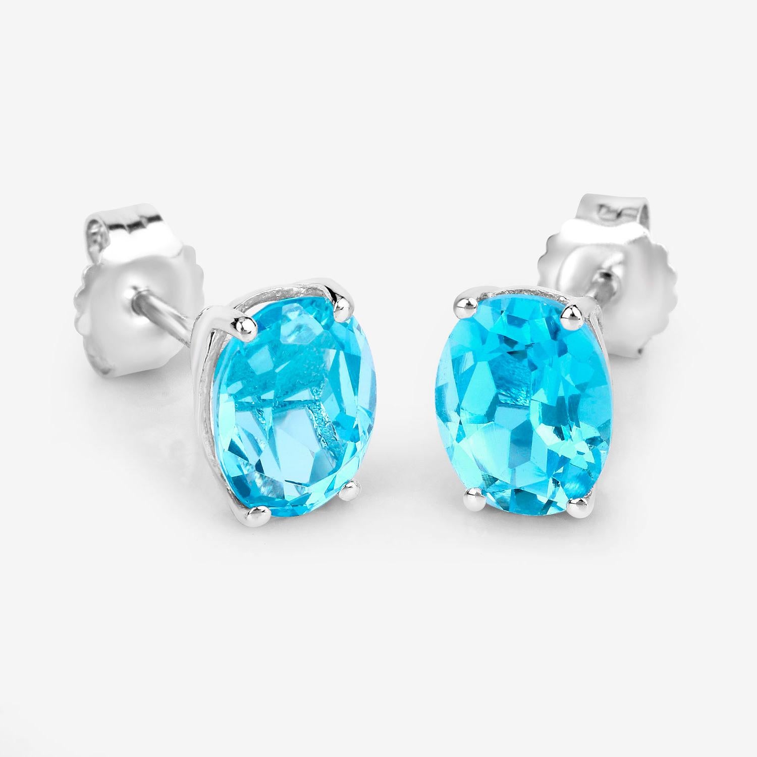 Orecchini di topazio blu svizzero da 4 carati con incastonatura in argento sterling In condizioni ottime in vendita a Aliso Viejo, CA
