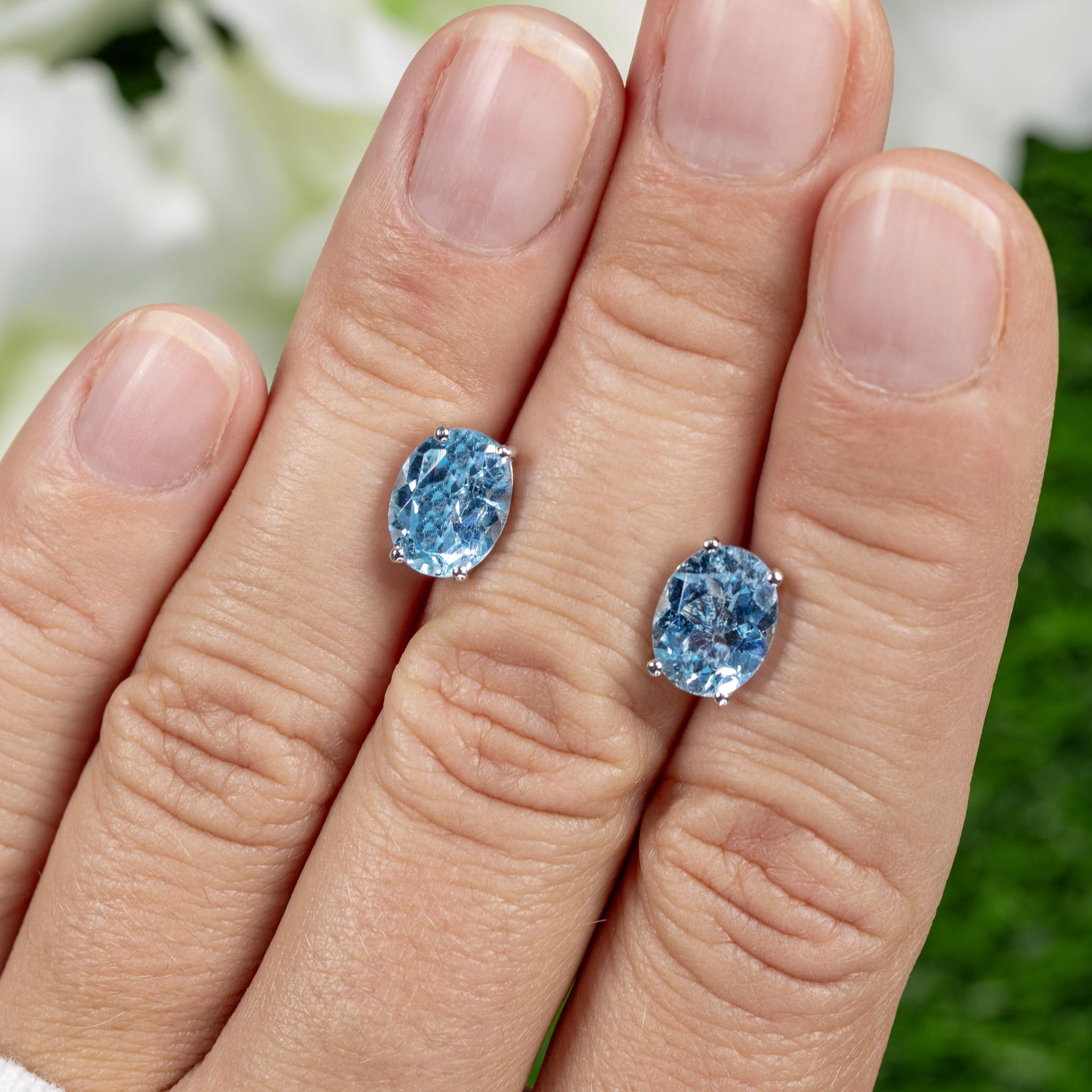 Boucles d'oreilles topaze bleue suisse de 4 carats serties à la broche en argent sterling Unisexe en vente