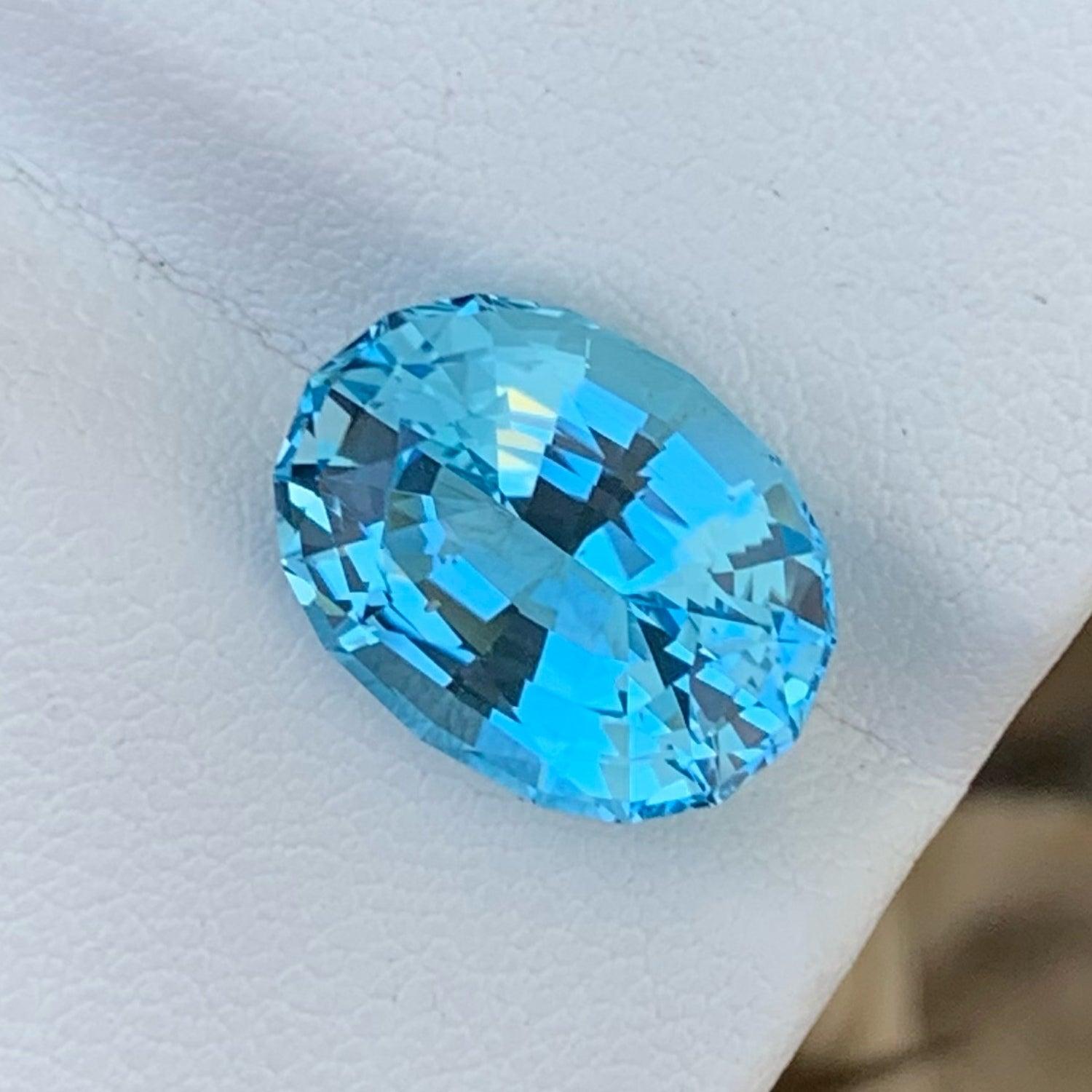 Modern Swiss Blue Topaz for Pendant 8.65 Ct Flawless Loupe Clean Madagascar Topaz For Sale