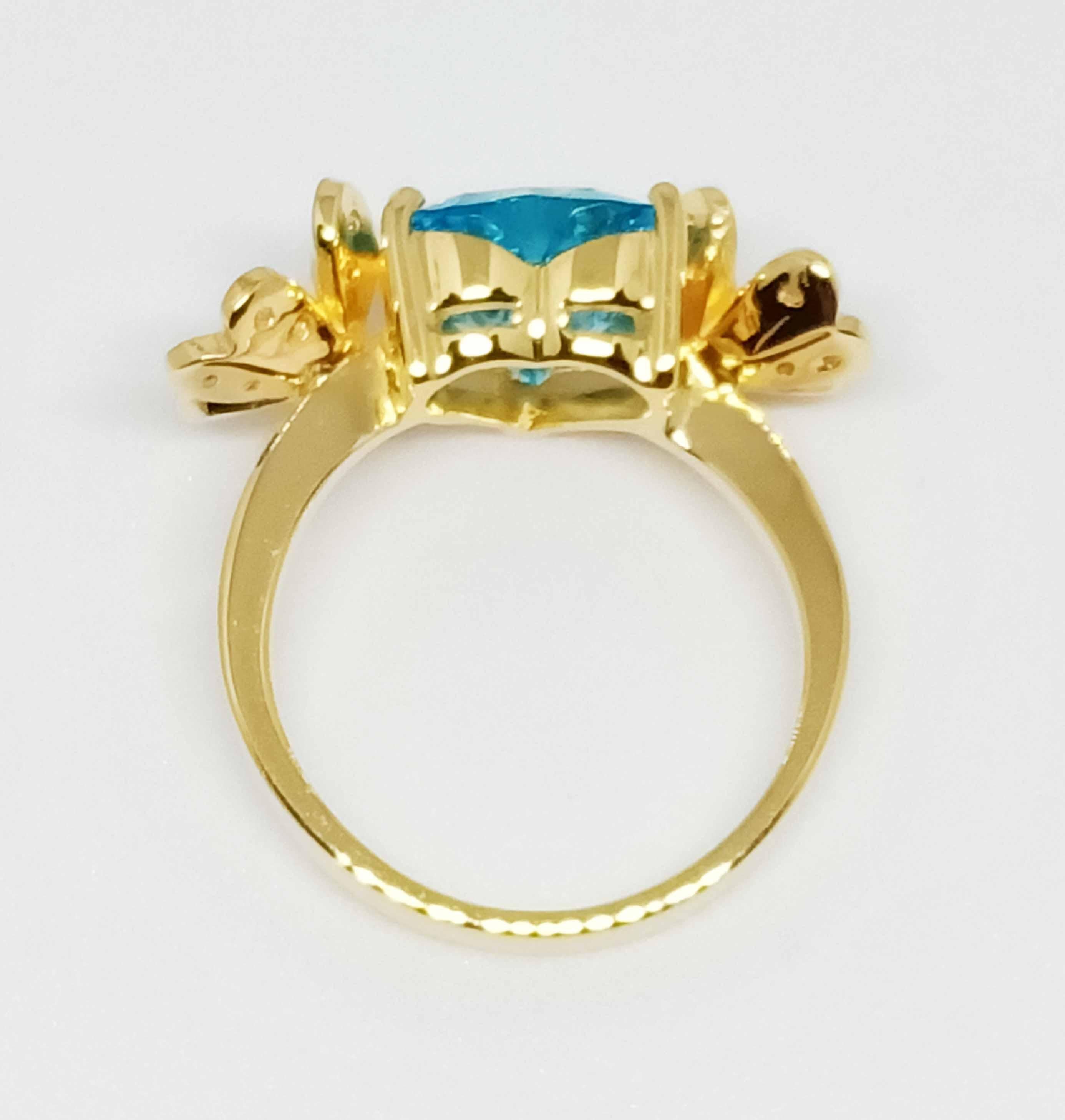 Heart Cut Swiss blue topaz heart ring ( 4.06cts) silver in 18k gold plated. For Sale