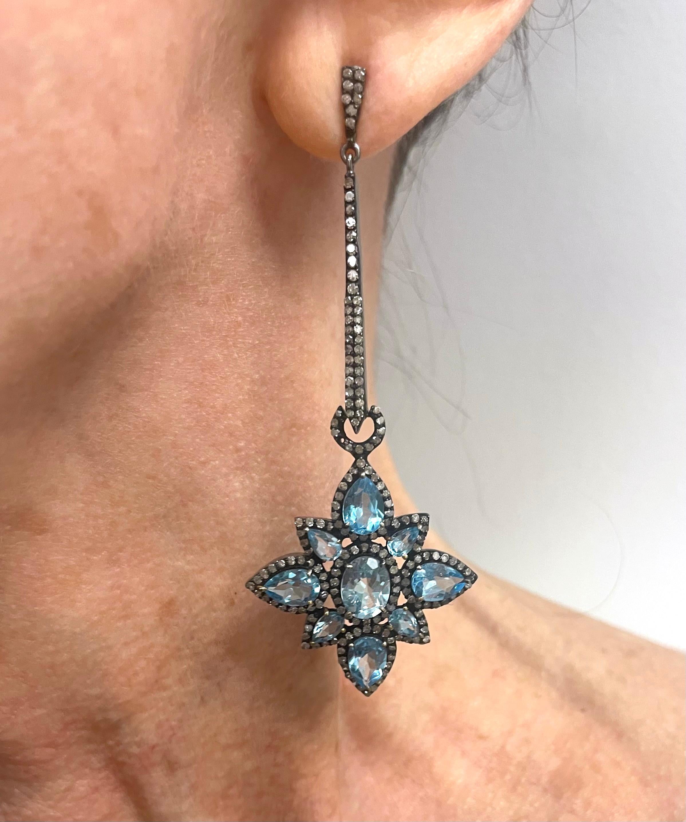 Boucles d'oreilles Paradizia en topaze bleue suisse pavée de diamants en vente 8