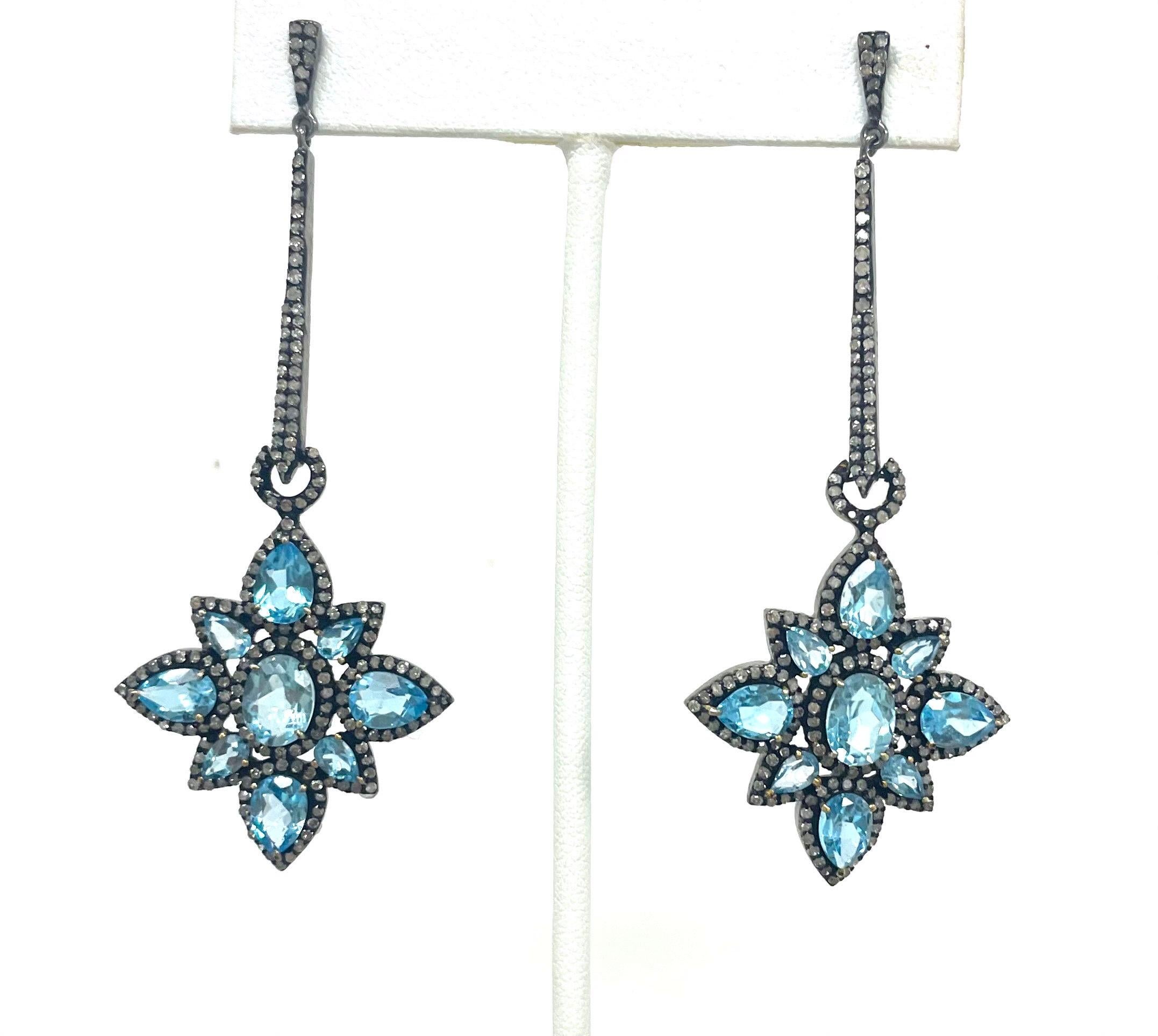 Donna Orecchini Paradizia in Topazio Blu Svizzero con Pave di Diamanti in vendita