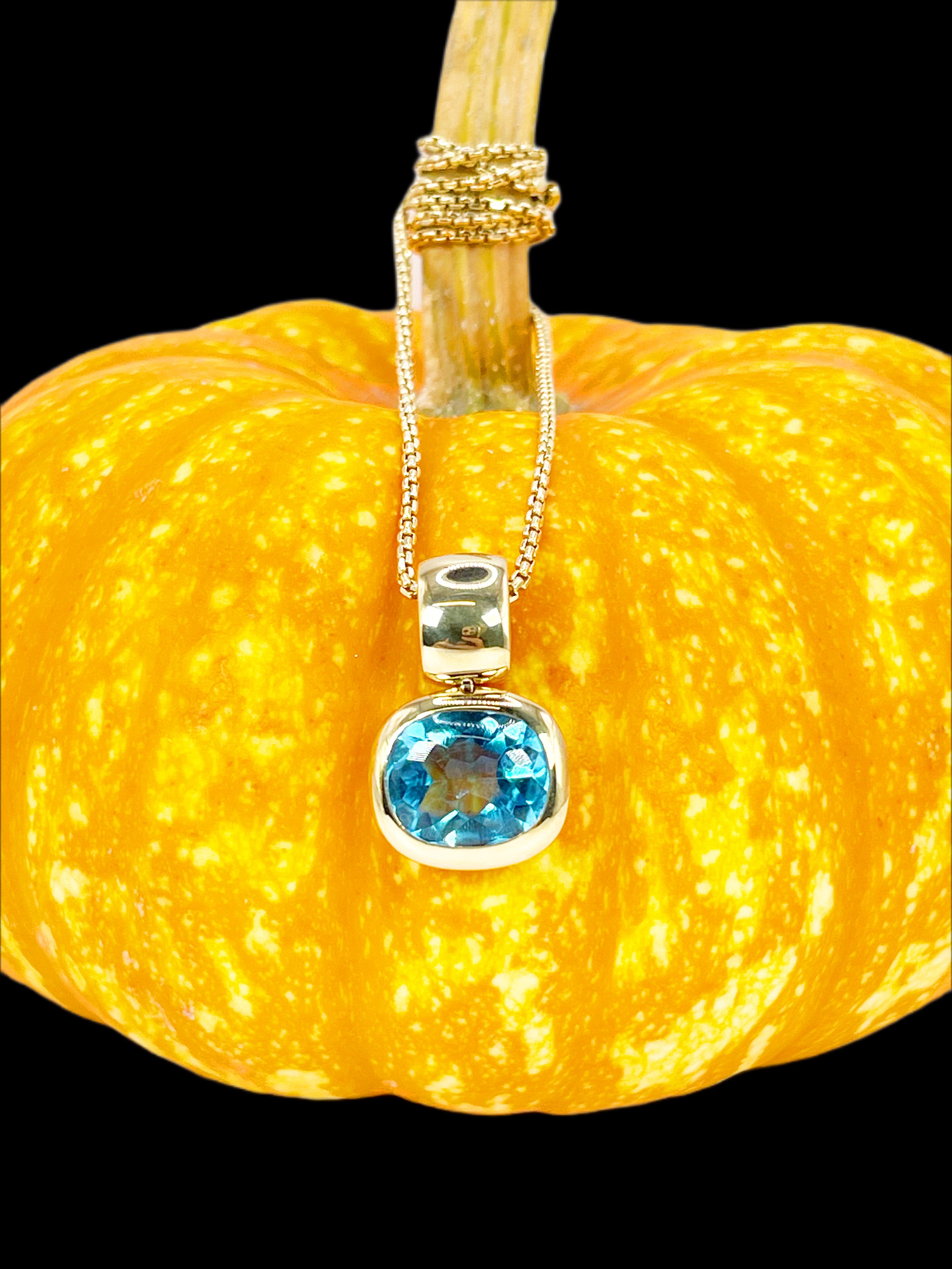 Swiss Blue Topaz Pendant Necklace 18KT Yellow Gold H. Stern 1
