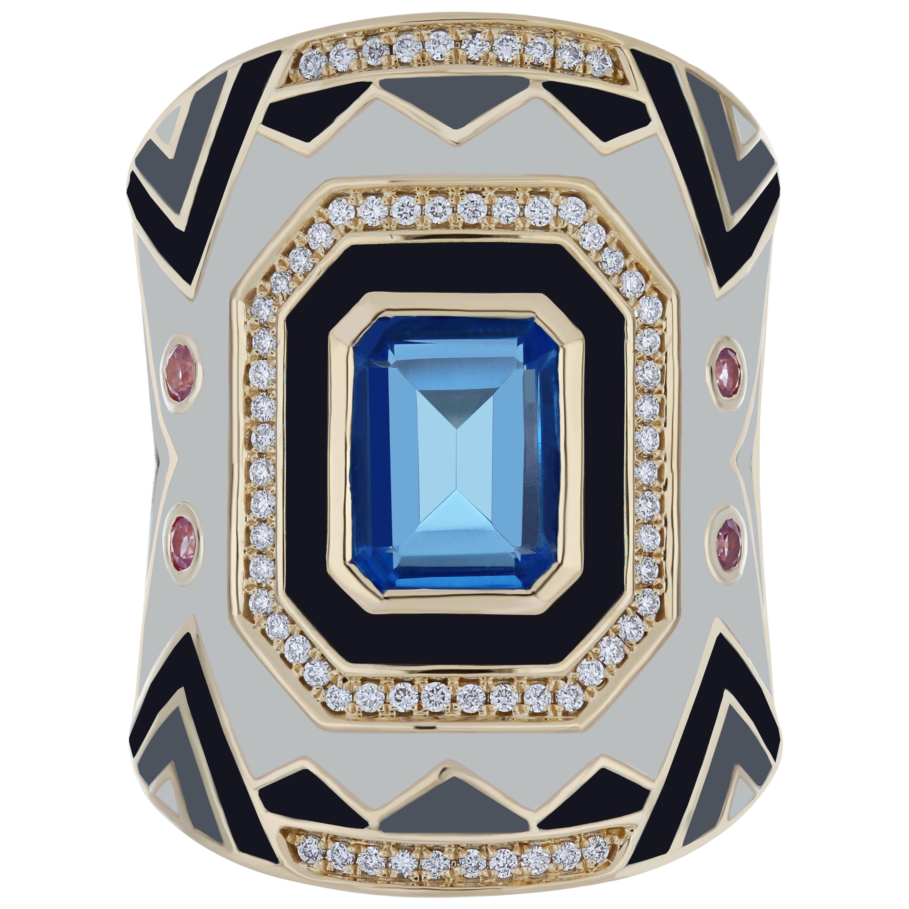 Im Angebot: Schweizer Ring aus 14 Karat Gelbgold mit blauem Topas, rosa Saphir und Diamant mit Emaille ()