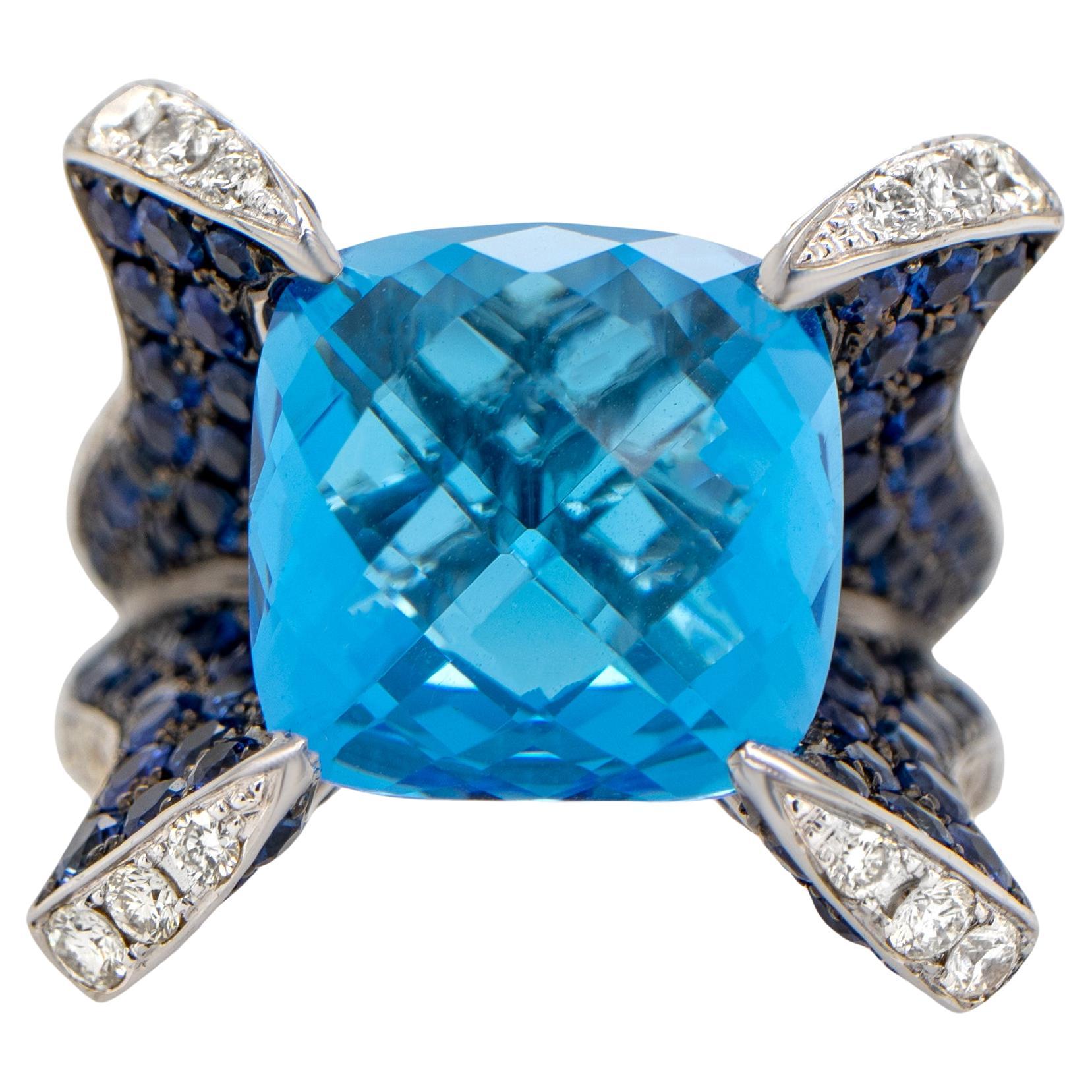 Bague Topaze Bleue Suisse Diamants et Saphirs 13.8 Carats Or 18K en vente