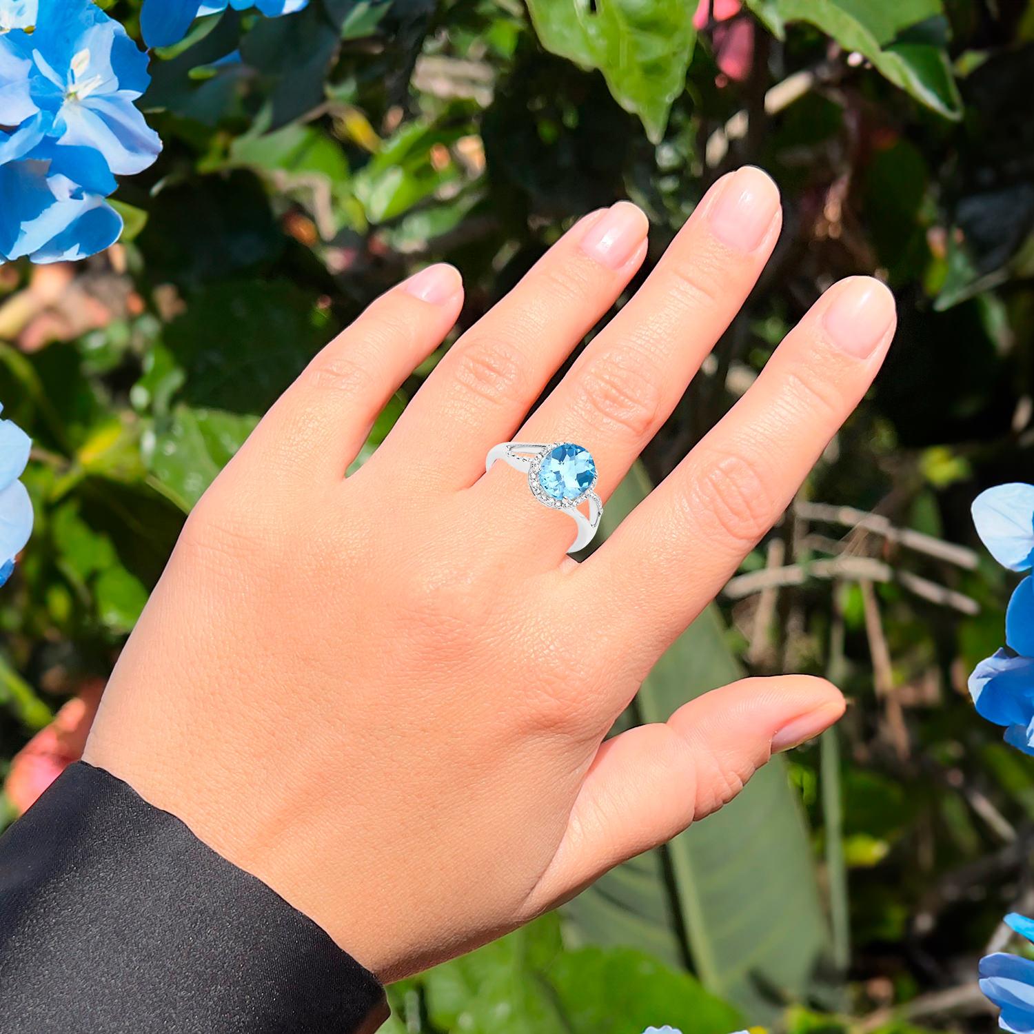 Contemporary Swiss Blue Topaz Ring With Diamonds 3.30 Carats 10K White Gold For Sale