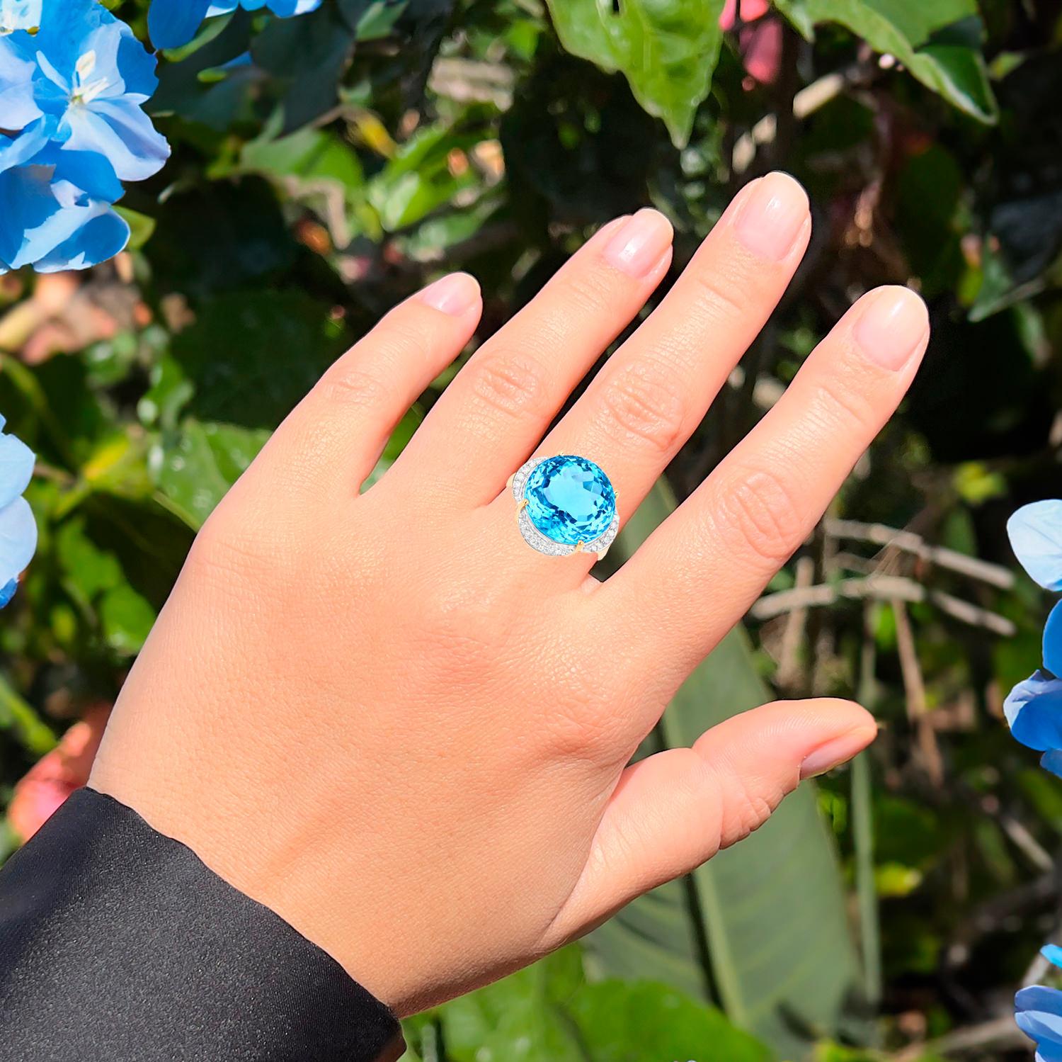 Contemporary Swiss Blue Topaz Statement Ring Diamond Halo 12.7 Carats 14K Yellow Gold For Sale