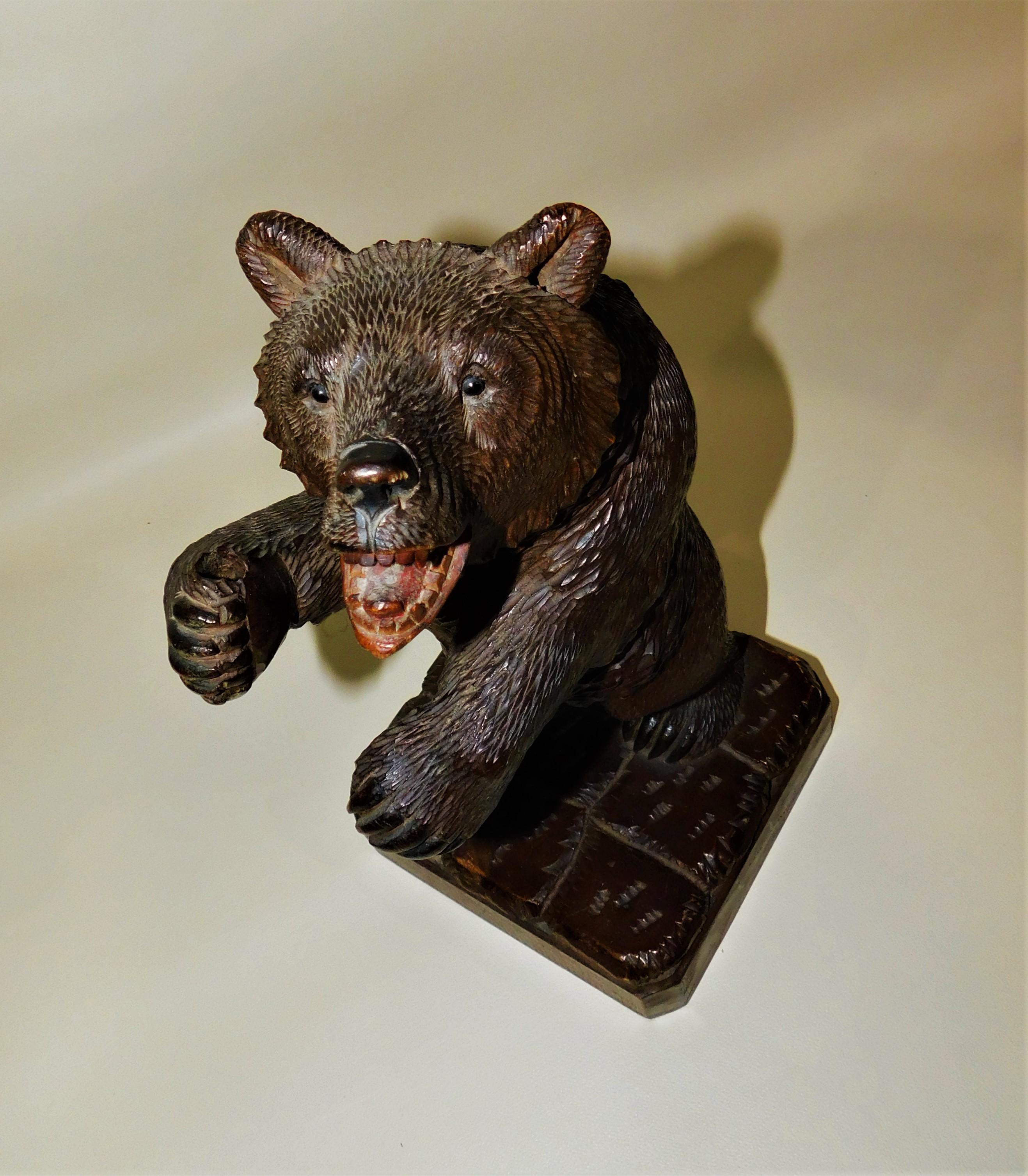 Swiss Brienz Black Forest Hand-Carved Wood Grizzly Bear In Good Condition For Sale In Hamilton, Ontario