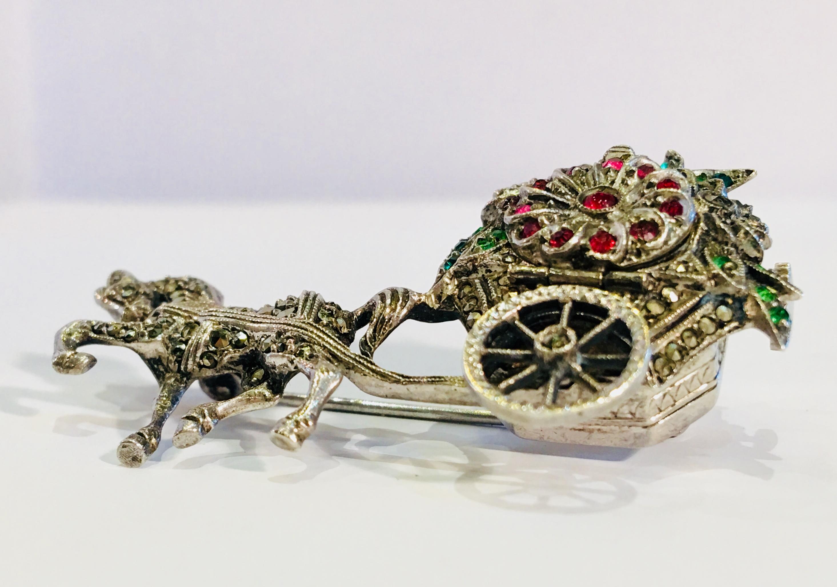 Taille ronde Swiss Bucherer Hidden Manual Lapel Pin Watch Silver Ruby Emerald Marcasite