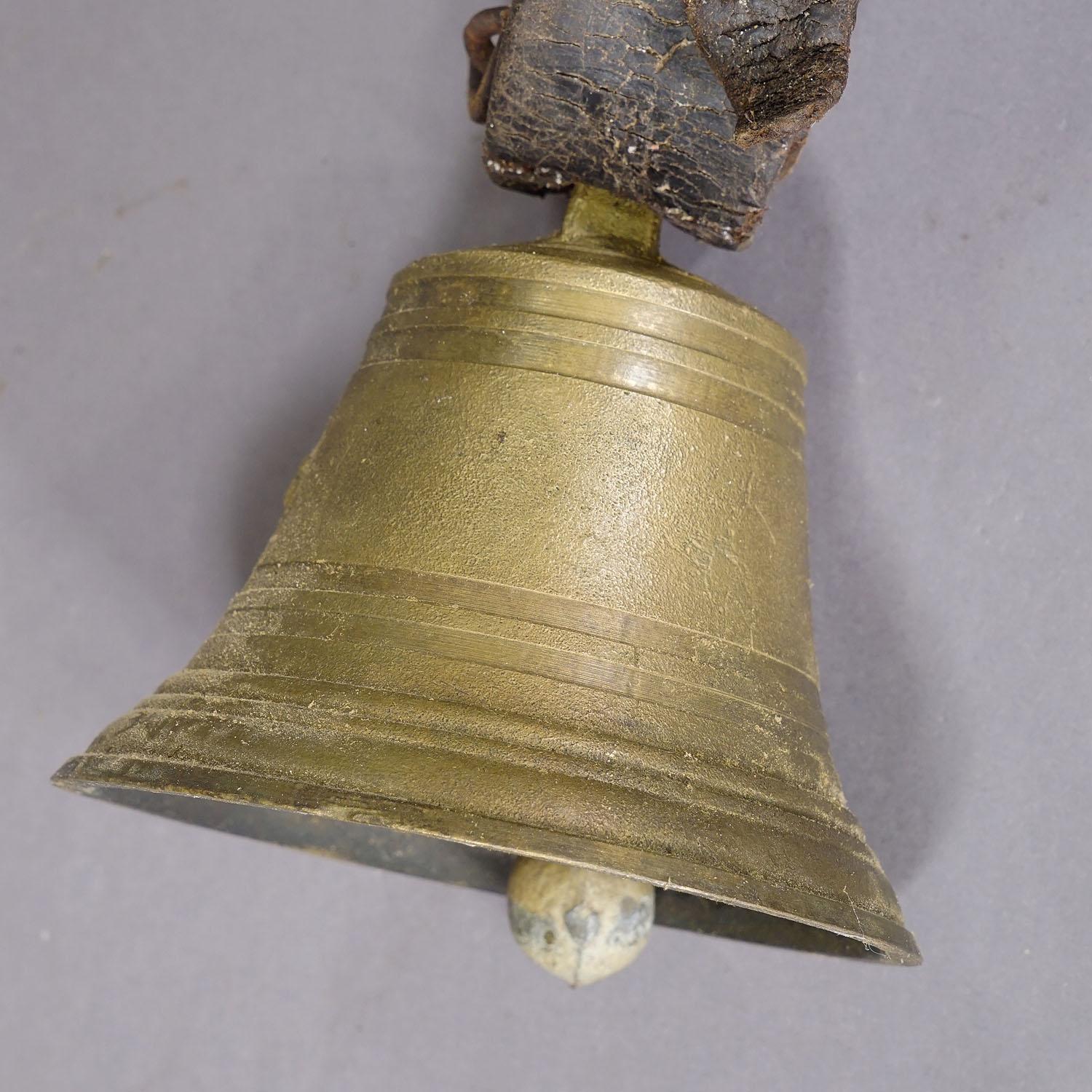Calco Campana per bestiame in bronzo fuso svizzero del 1900 ca. in vendita